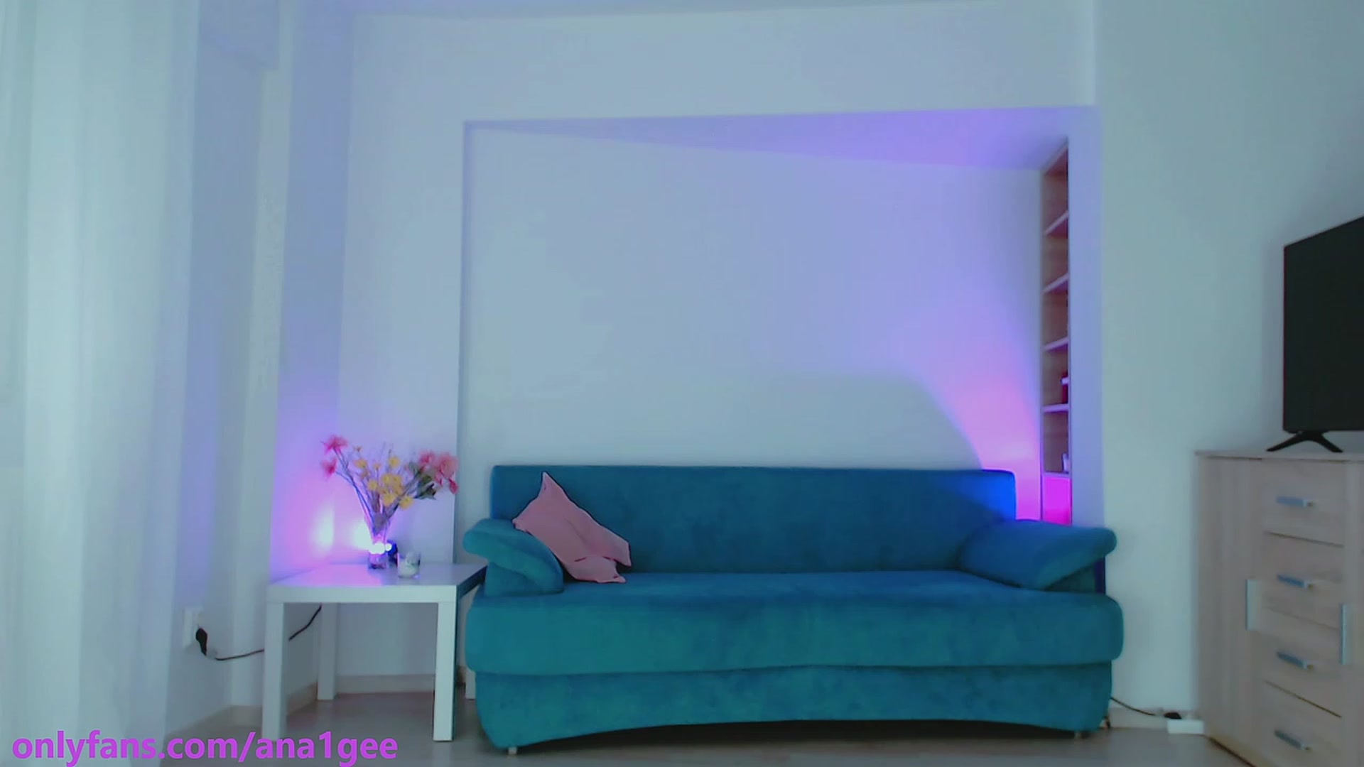 Gallery image thumbnail from AnaGee's myfreecams stream on, 06/10/2023, 17:06 image 20 of 20