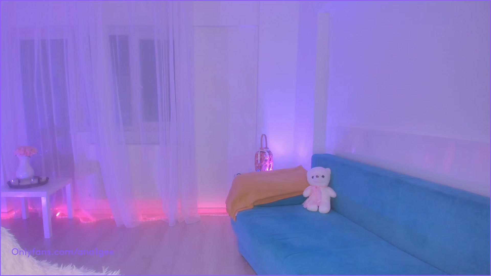Gallery image thumbnail from AnaGee's myfreecams stream on, 11/26/2023, 18:18 image 17 of 20