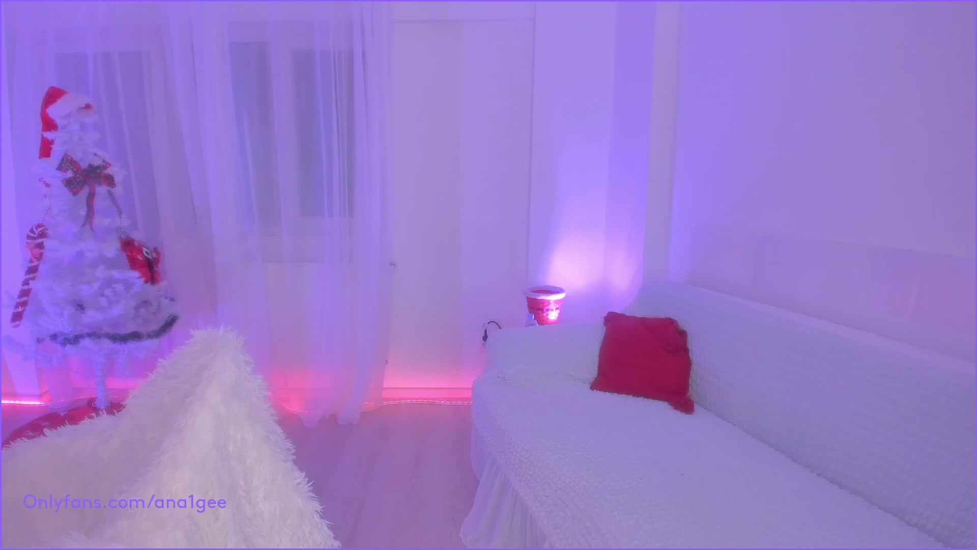 Gallery image thumbnail from AnaGee's myfreecams stream on, 12/01/2023, 20:07 image 2 of 20