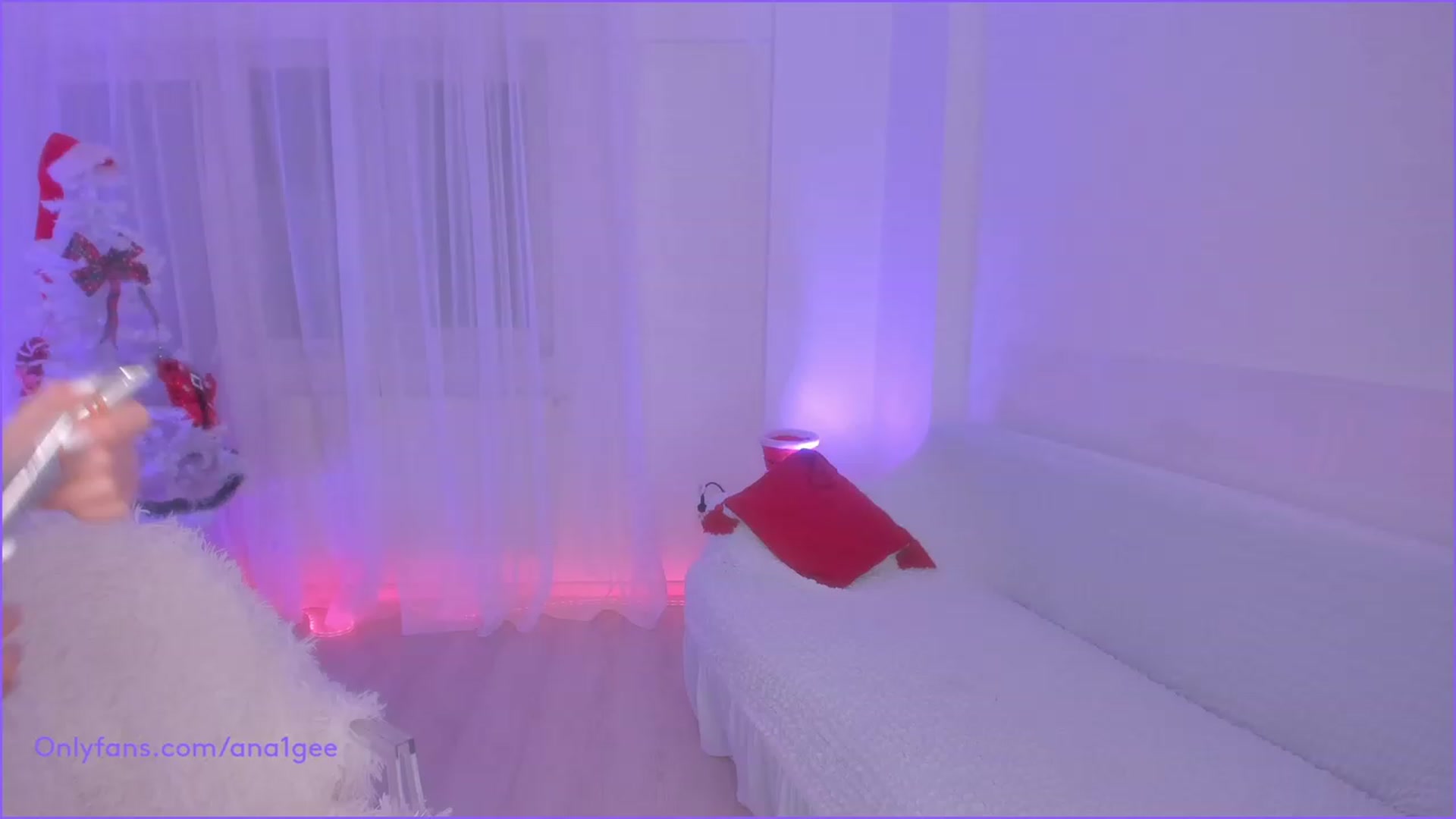 Gallery image thumbnail from AnaGee's myfreecams stream on, 12/08/2023, 18:52 image 10 of 20