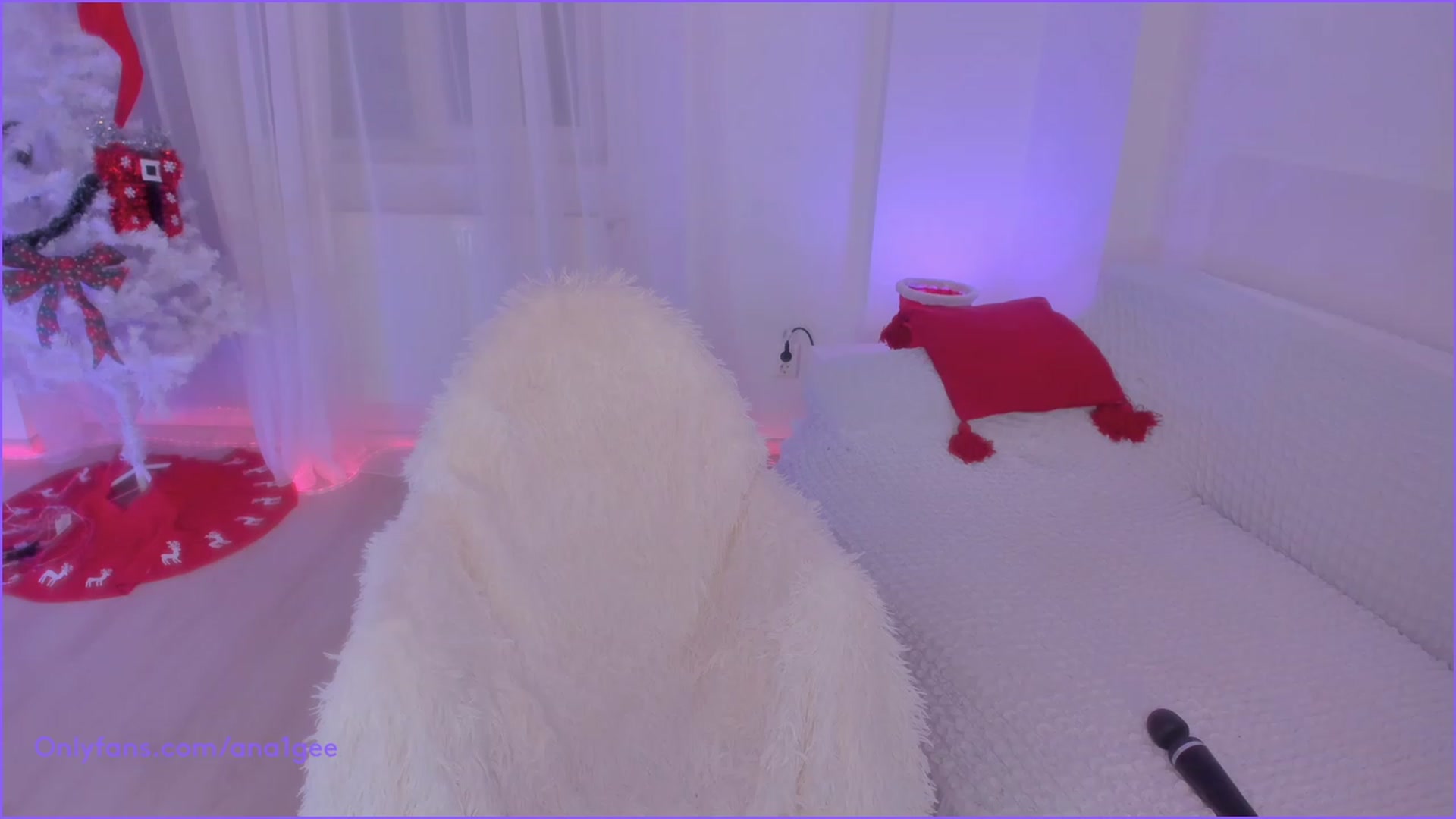 Gallery image thumbnail from AnaGee's myfreecams stream on, 12/17/2023, 19:07 image 20 of 20