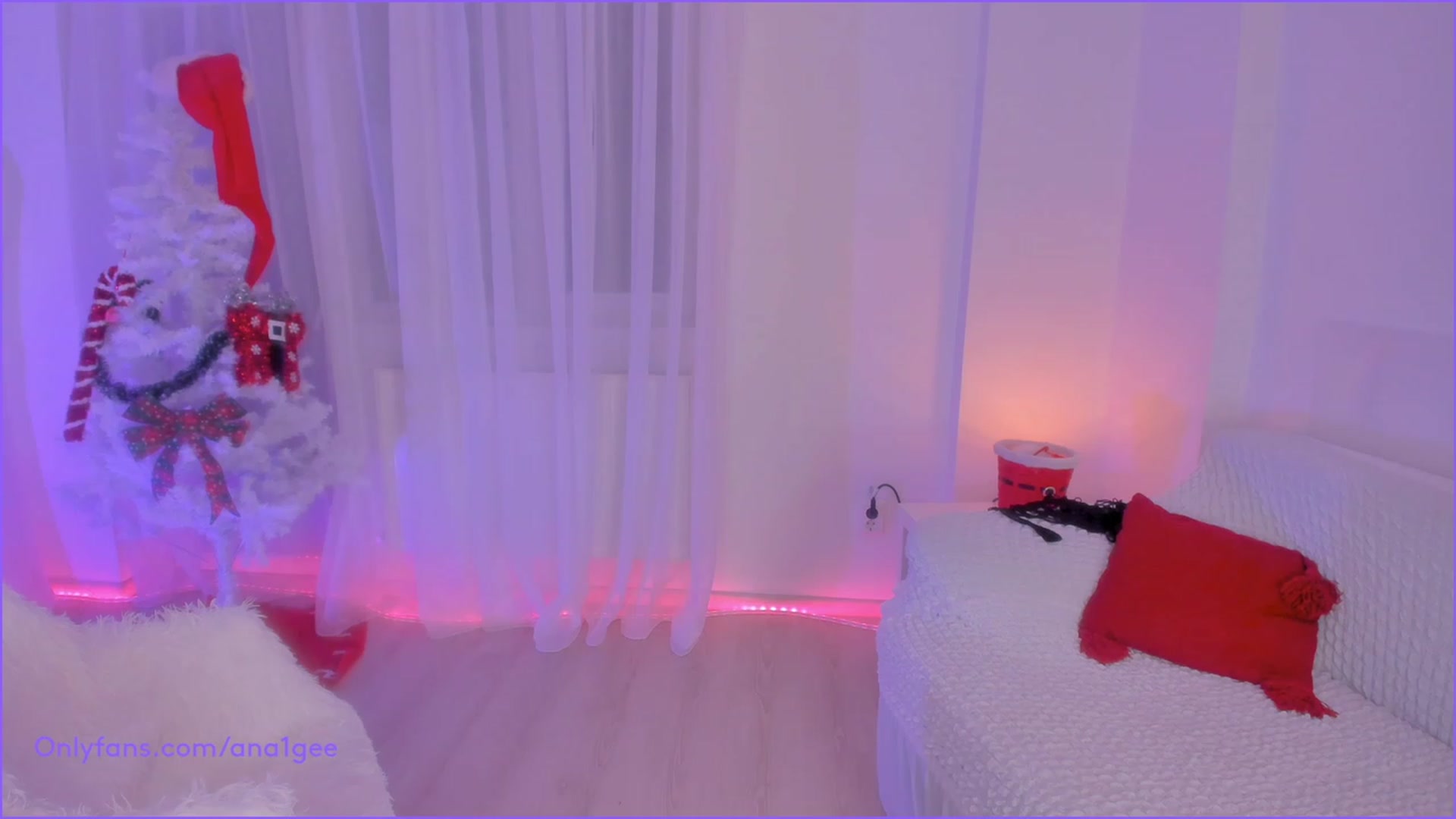 Gallery image thumbnail from AnaGee's myfreecams stream on, 12/30/2023, 17:34 image 3 of 20