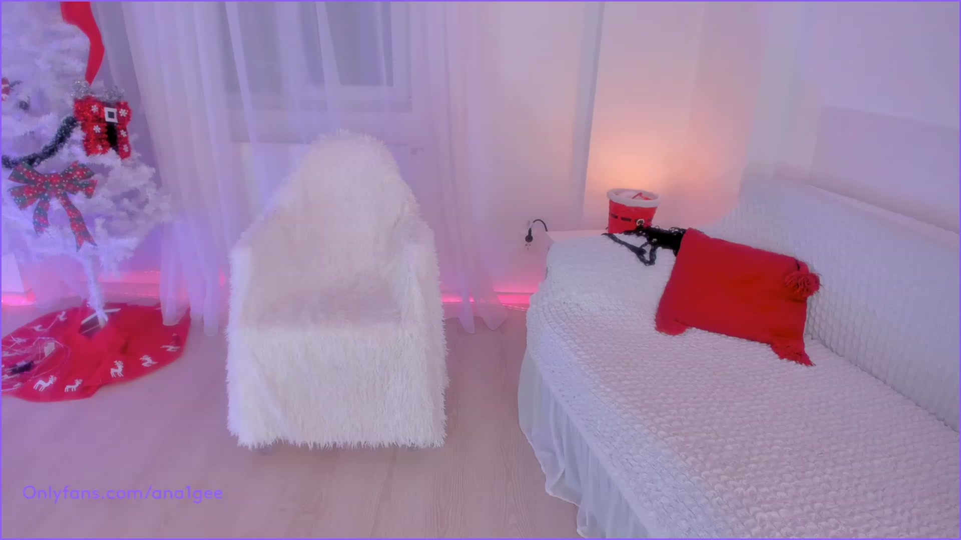 Gallery image thumbnail from AnaGee's myfreecams stream on, 12/31/2023, 20:51 image 13 of 20