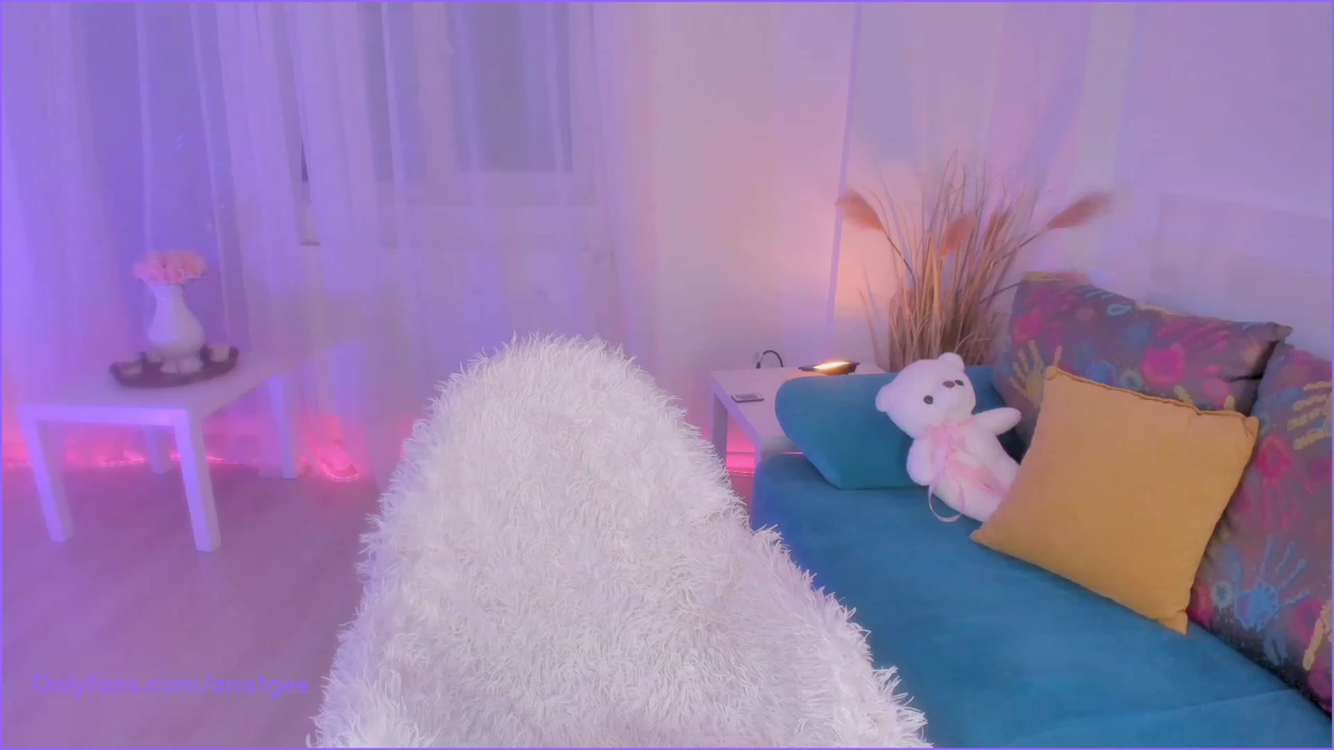 Gallery image thumbnail from AnaGee's myfreecams stream on, 01/05/2024, 18:39 image 6 of 20