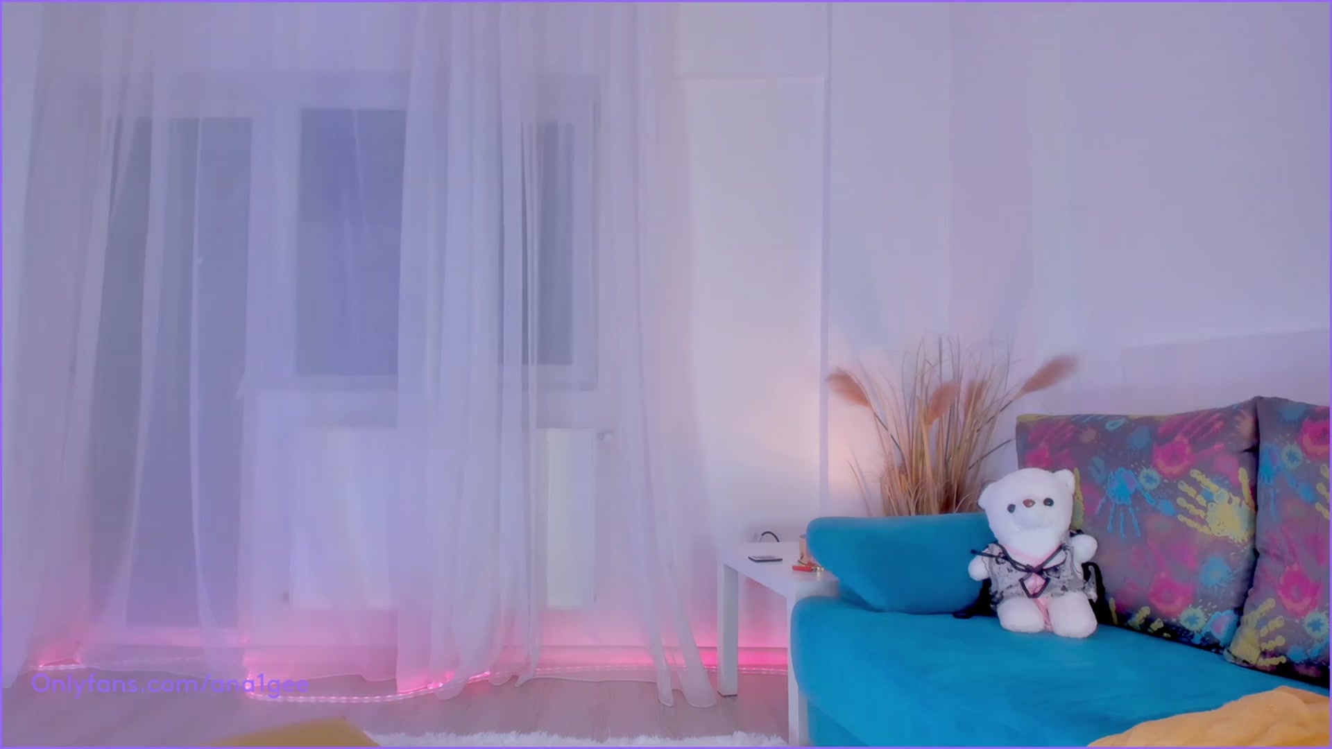 Gallery image thumbnail from AnaGee's myfreecams stream on, 01/28/2024, 16:32 image 14 of 20