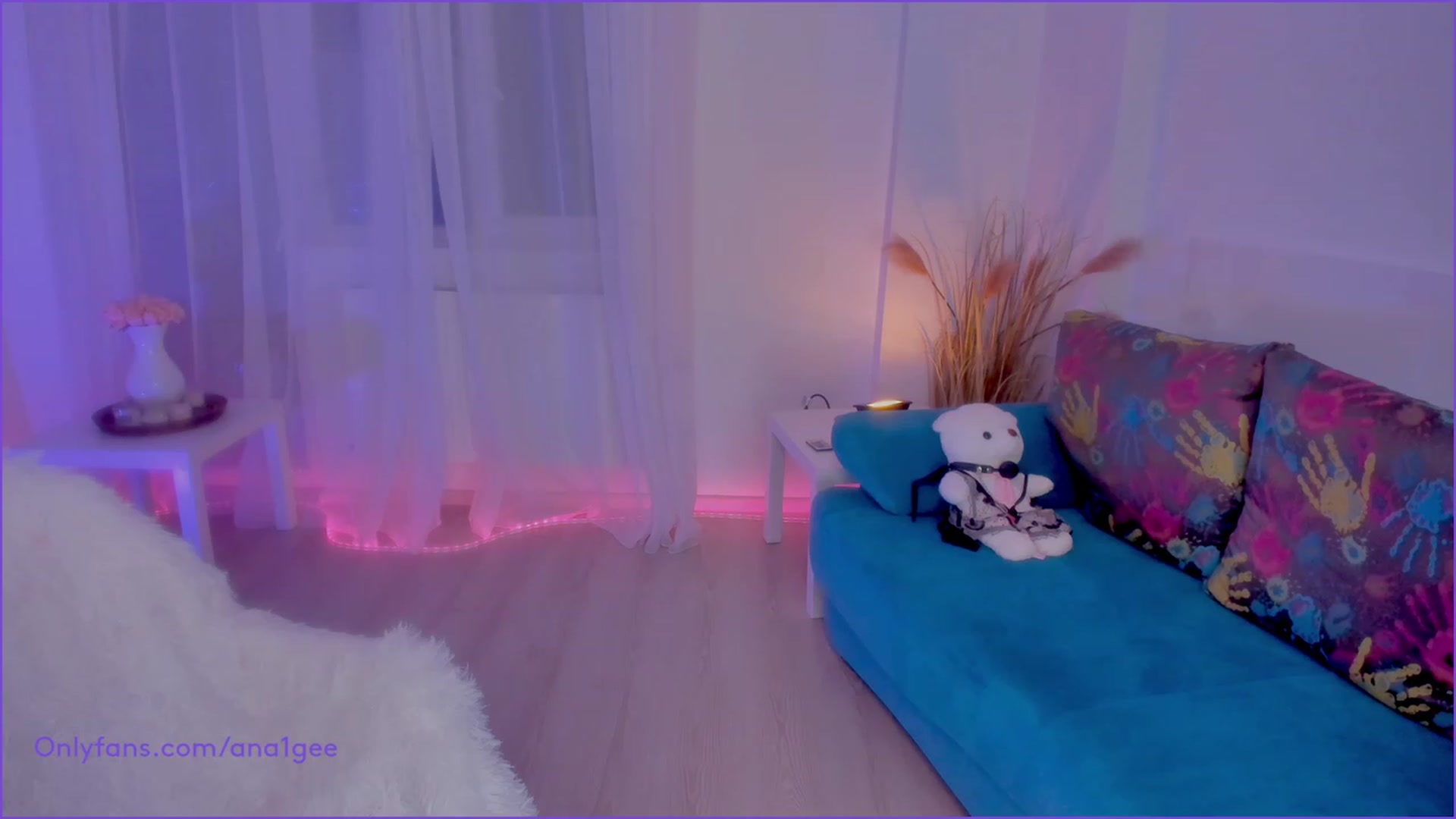 Gallery image thumbnail from AnaGee's myfreecams stream on, 02/11/2024, 19:25 image 2 of 20
