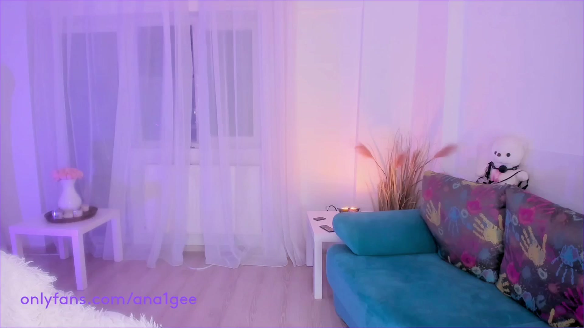 Gallery image thumbnail from AnaGee's myfreecams stream on, 03/17/2024, 18:39 image 9 of 20