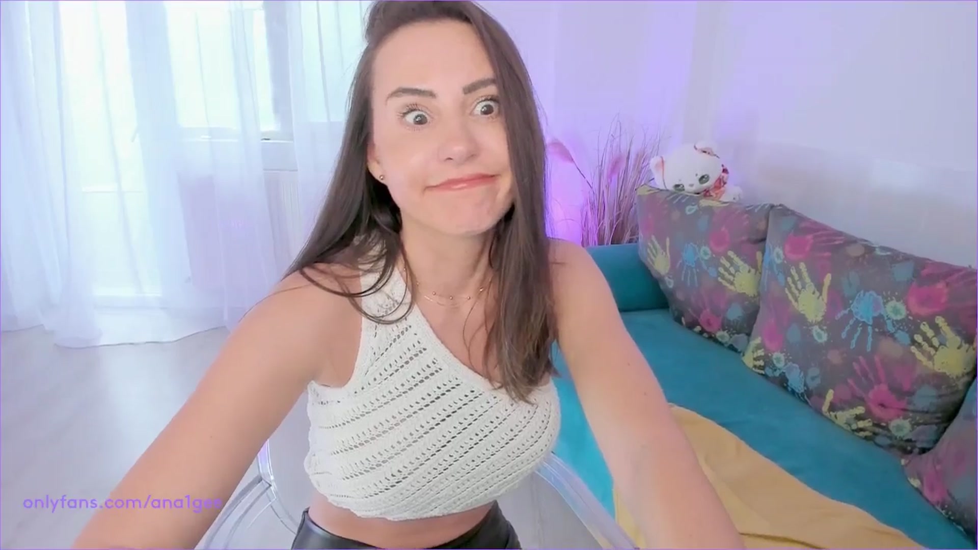 Gallery image thumbnail from AnaGee's myfreecams stream on, 06/14/2024, 15:48 image 12 of 20