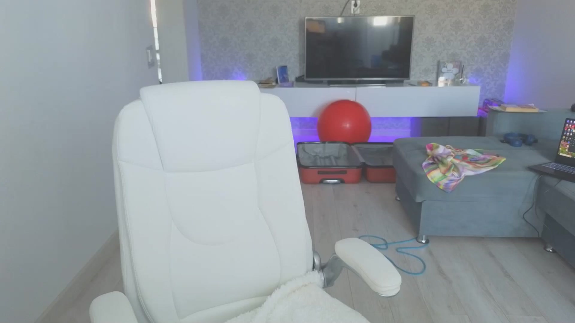Gallery image thumbnail from AnaGee's myfreecams stream on, 06/23/2024, 16:14 image 19 of 20
