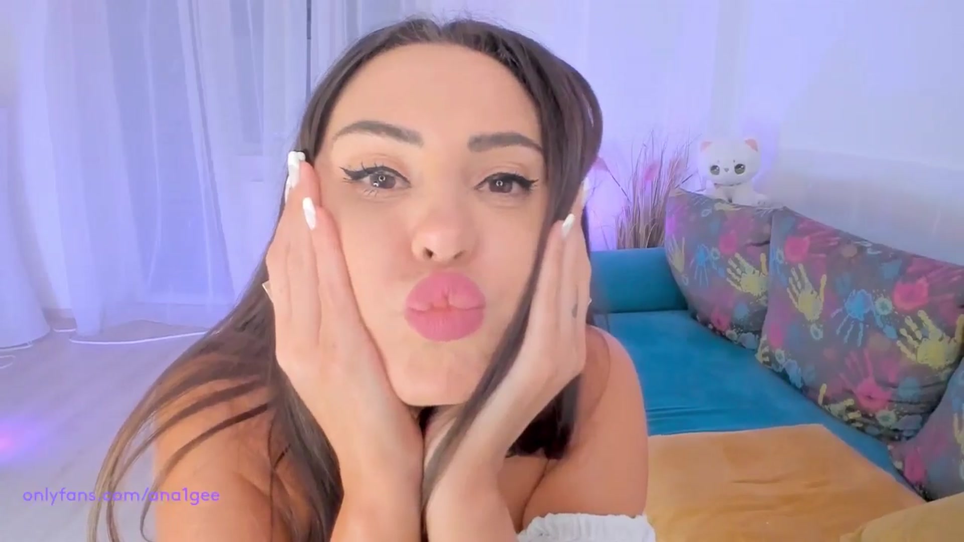 Gallery image thumbnail from AnaGee's myfreecams stream on, 08/16/2024, 20:08 image 8 of 20
