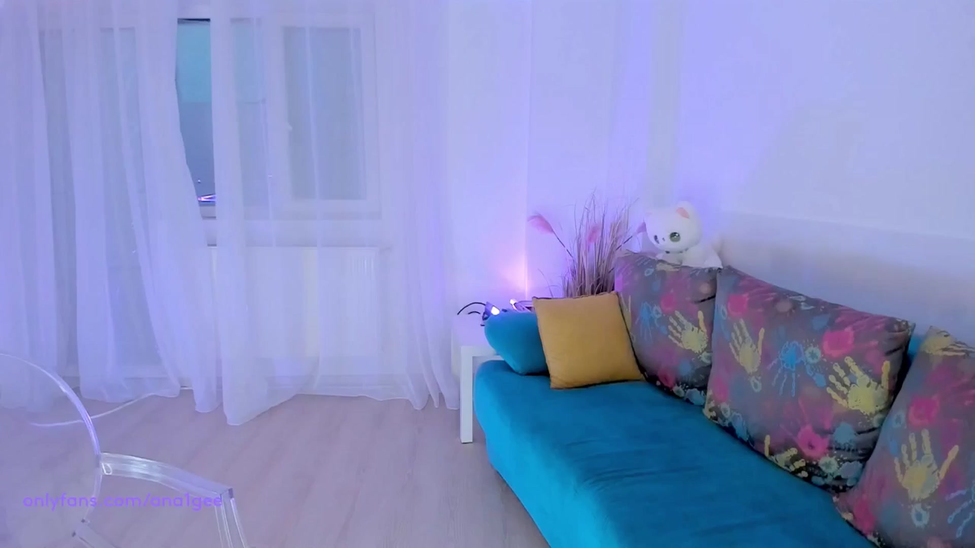 Gallery image thumbnail from AnaGee's myfreecams stream on, 09/15/2024, 17:34 image 14 of 20