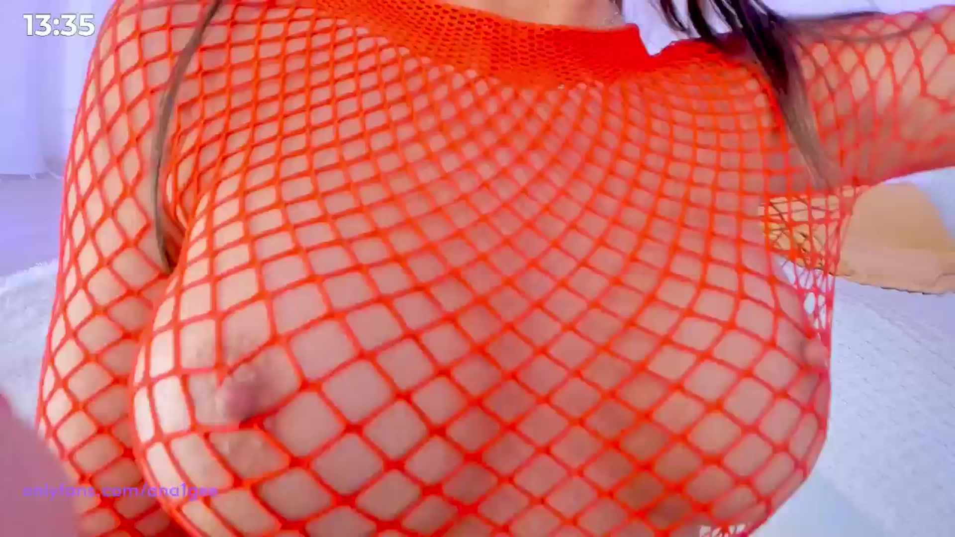 Gallery image thumbnail from AnaGee's myfreecams stream on, 11/22/2024, 19:02 image 10 of 20