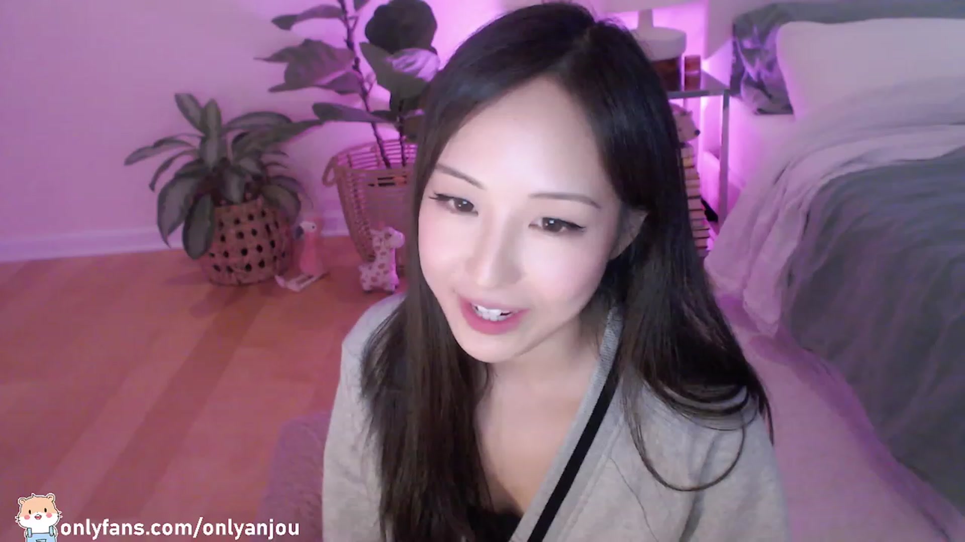 Gallery image thumbnail from AnaMei's myfreecams stream on, 09/24/2023, 05:12 image 6 of 20