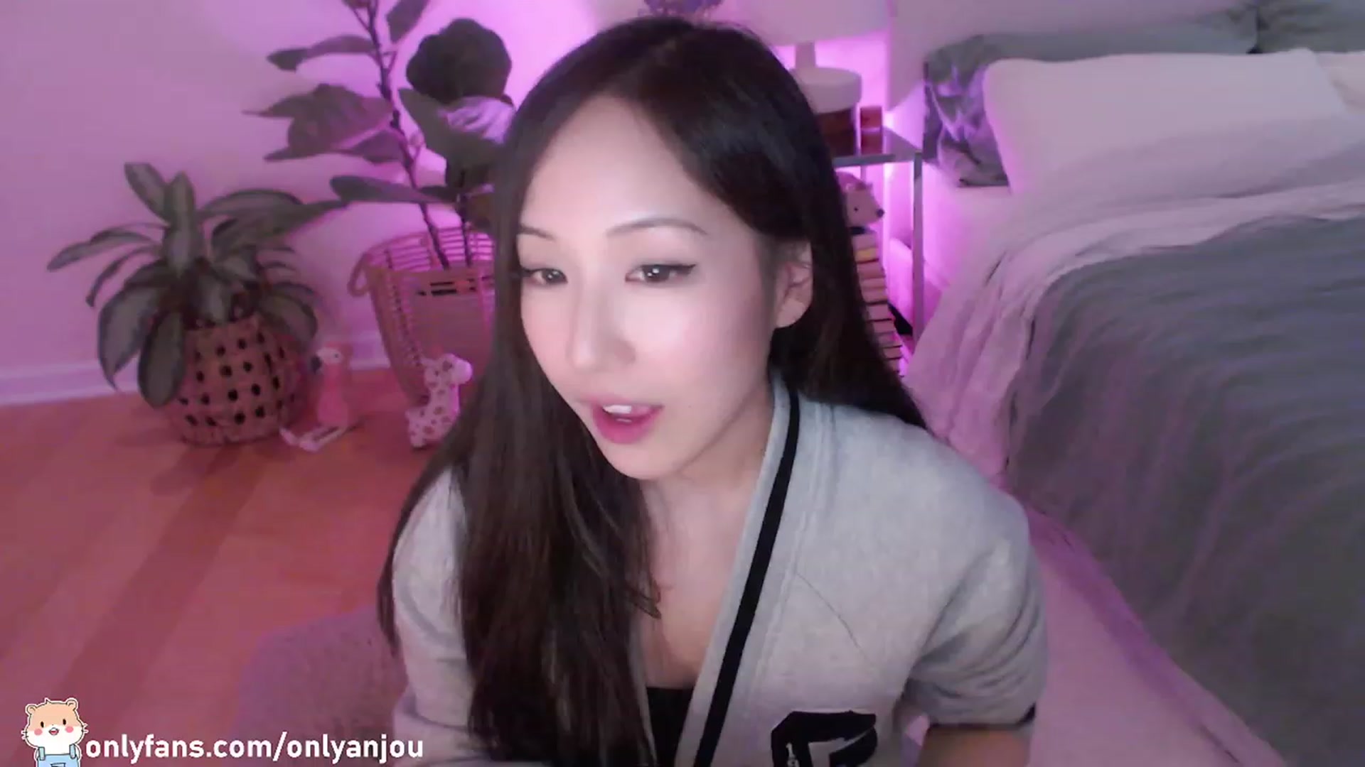 Gallery image thumbnail from AnaMei's myfreecams stream on, 09/24/2023, 05:12 image 15 of 20