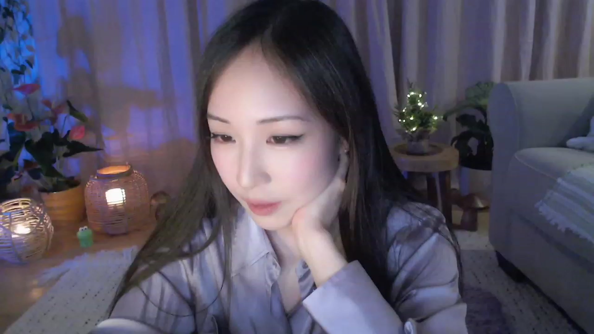 Gallery image thumbnail from AnaMei's myfreecams stream on, 12/03/2023, 05:03 image 14 of 20