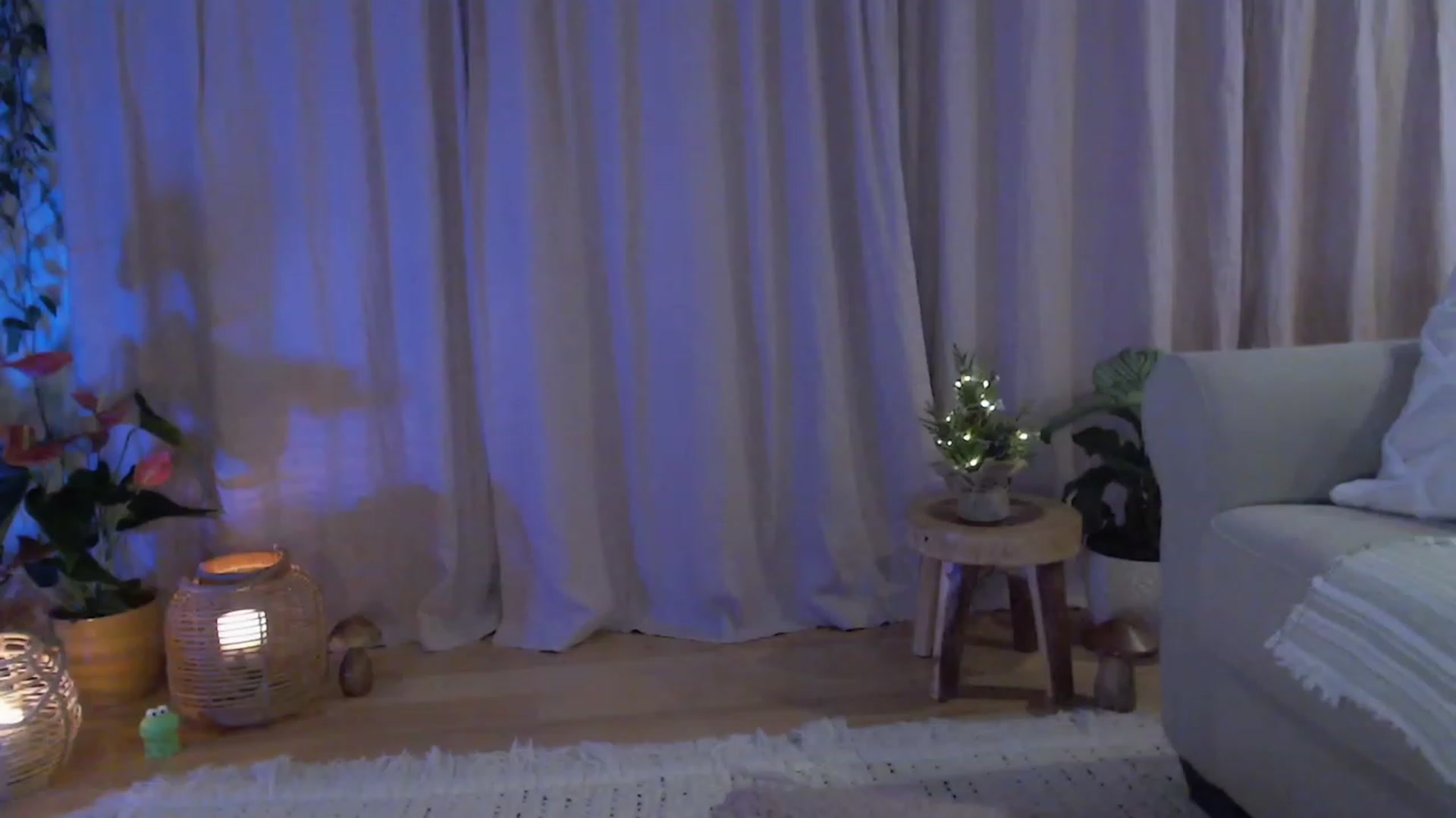 Gallery image thumbnail from AnaMei's myfreecams stream on, 12/03/2023, 08:08 image 6 of 20
