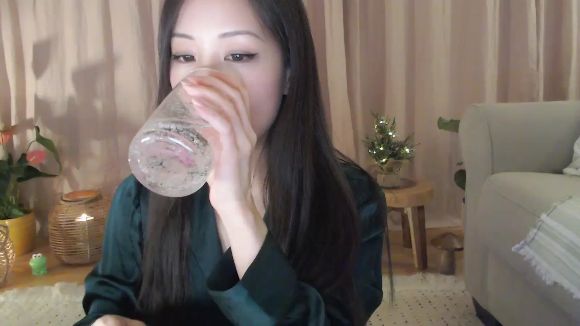Gallery image thumbnail from AnaMei's myfreecams stream on, 12/16/2023, 04:44 image 3 of 20