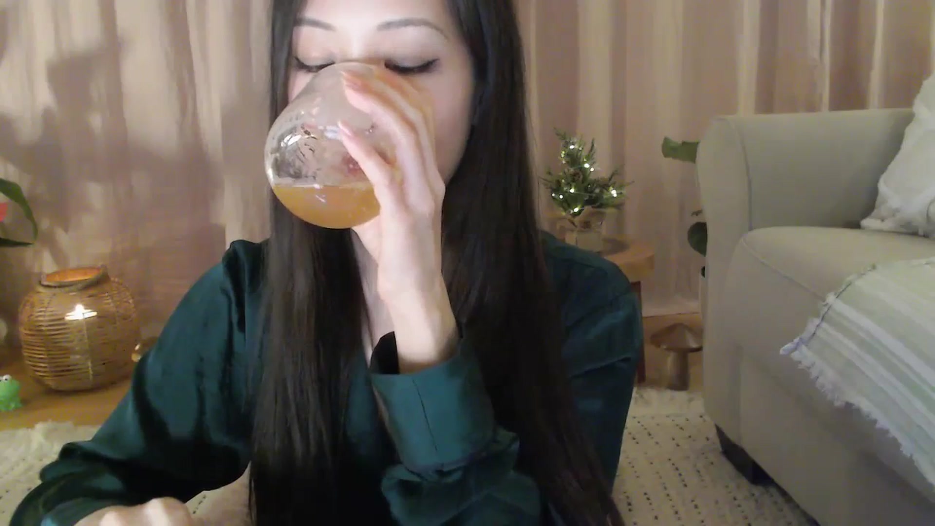 Gallery image thumbnail from AnaMei's myfreecams stream on, 12/16/2023, 05:35 image 3 of 20