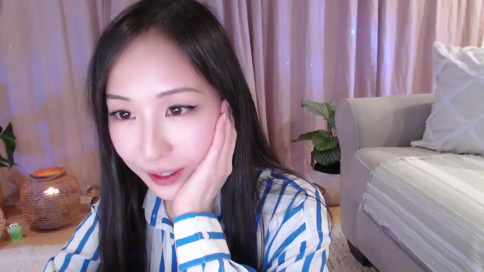 Gallery image thumbnail from AnaMei's myfreecams stream on, 12/31/2023, 06:53 image 13 of 20