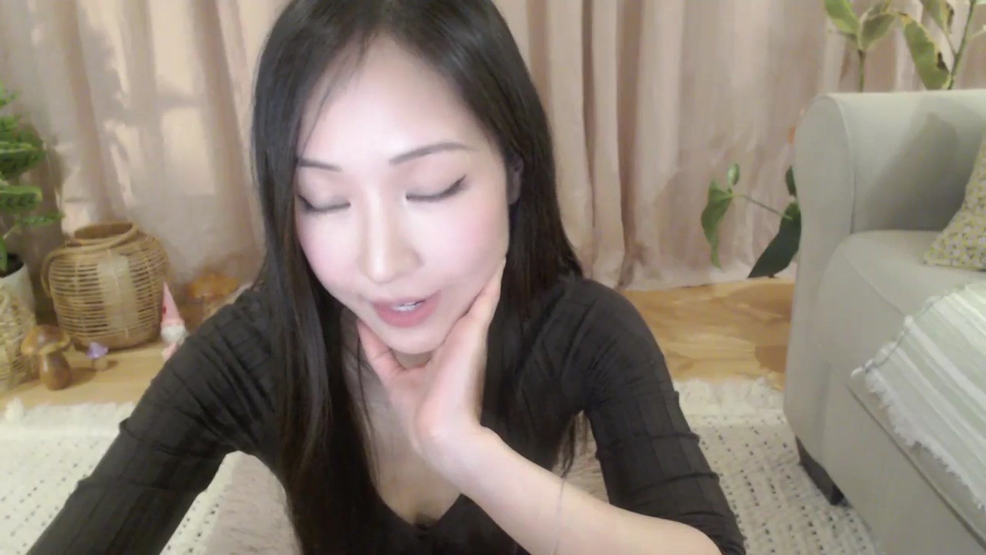 Gallery image thumbnail from AnaMei's myfreecams stream on, 02/08/2024, 04:19 image 10 of 20