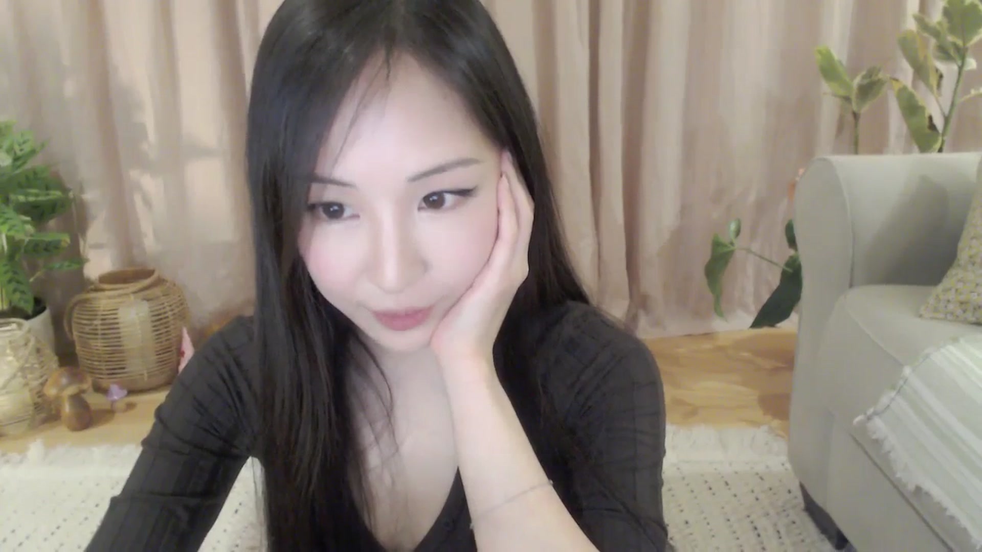 Gallery image thumbnail from AnaMei's myfreecams stream on, 02/08/2024, 05:16 image 10 of 20