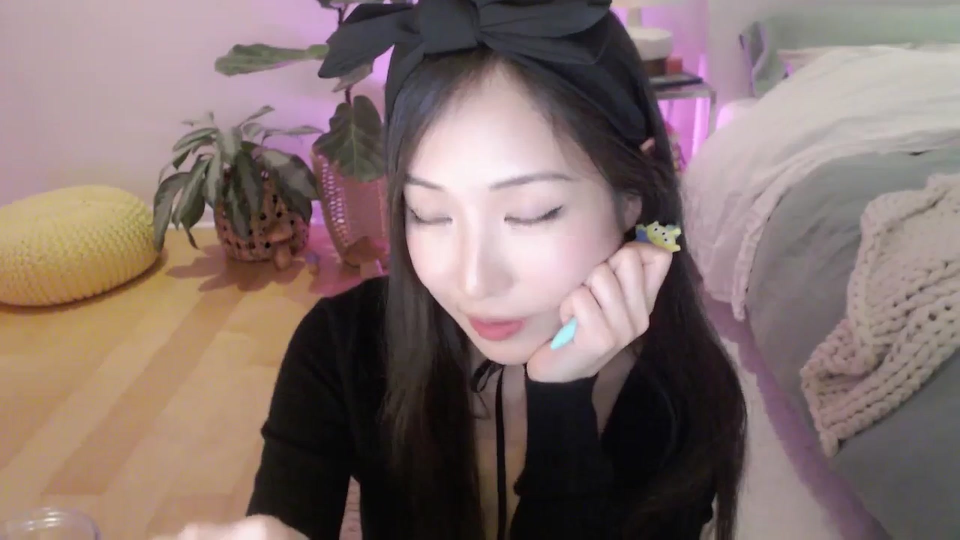 Gallery image thumbnail from AnaMei's myfreecams stream on, 02/15/2024, 05:15 image 14 of 20