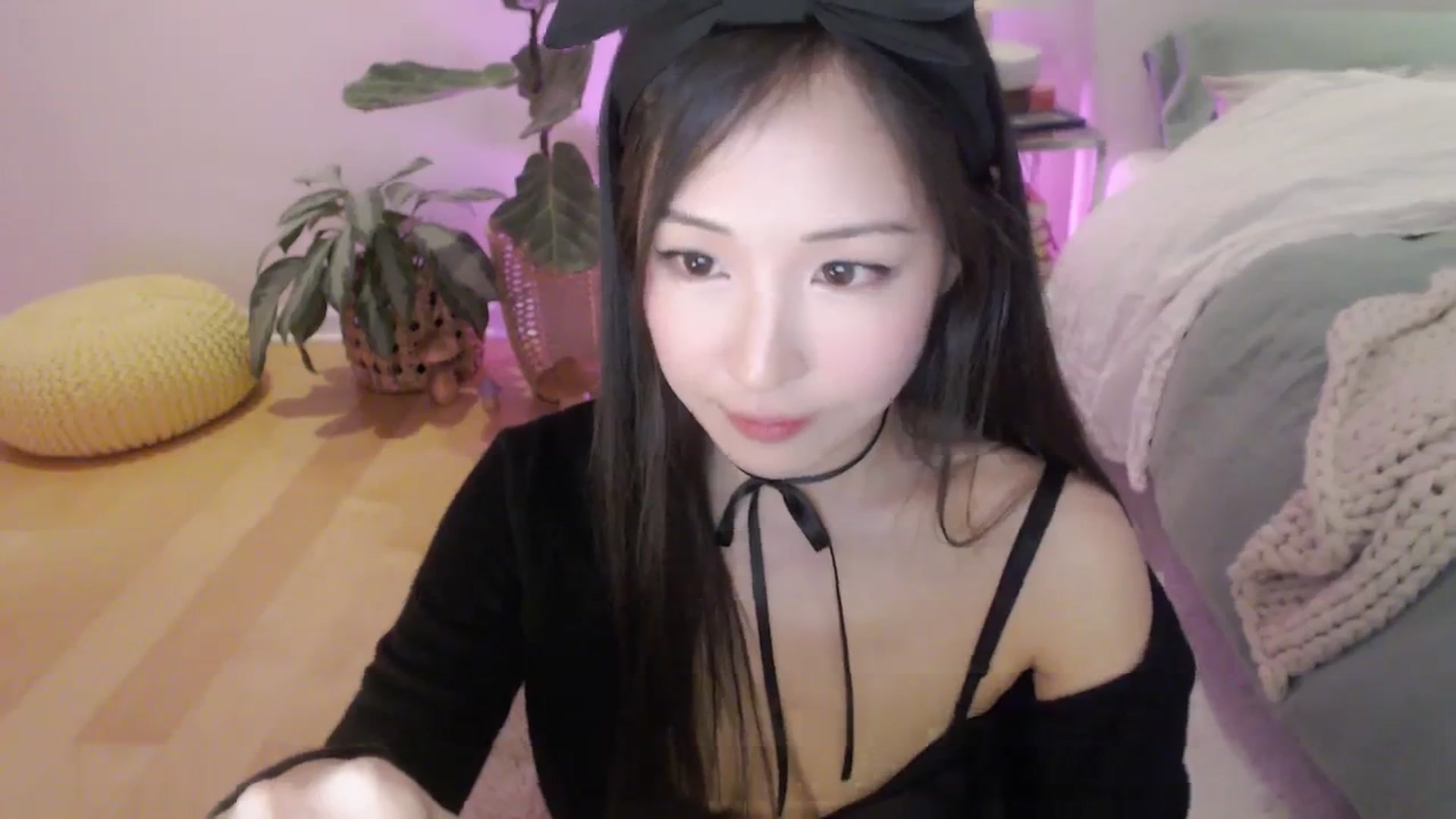 Gallery image thumbnail from AnaMei's myfreecams stream on, 02/15/2024, 05:15 image 6 of 20