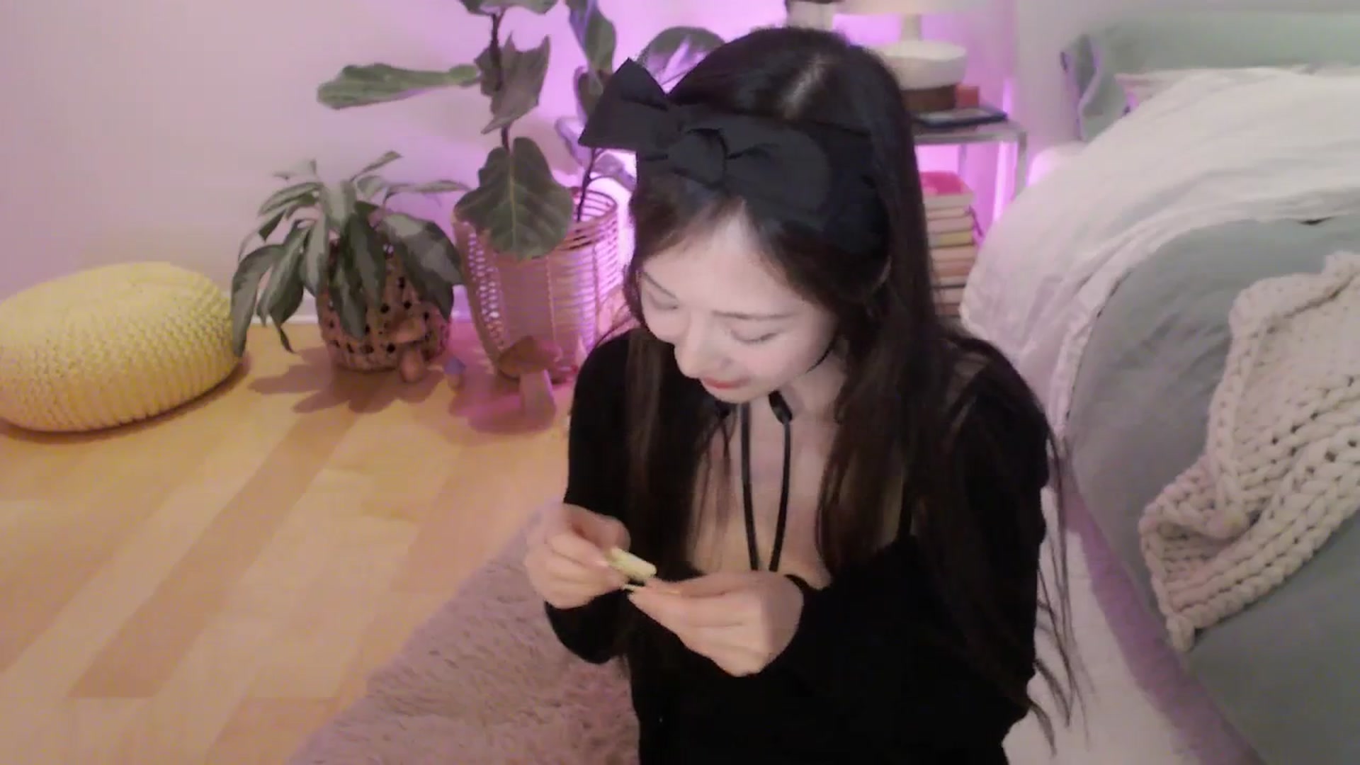 Gallery image thumbnail from AnaMei's myfreecams stream on, 02/15/2024, 05:15 image 4 of 20