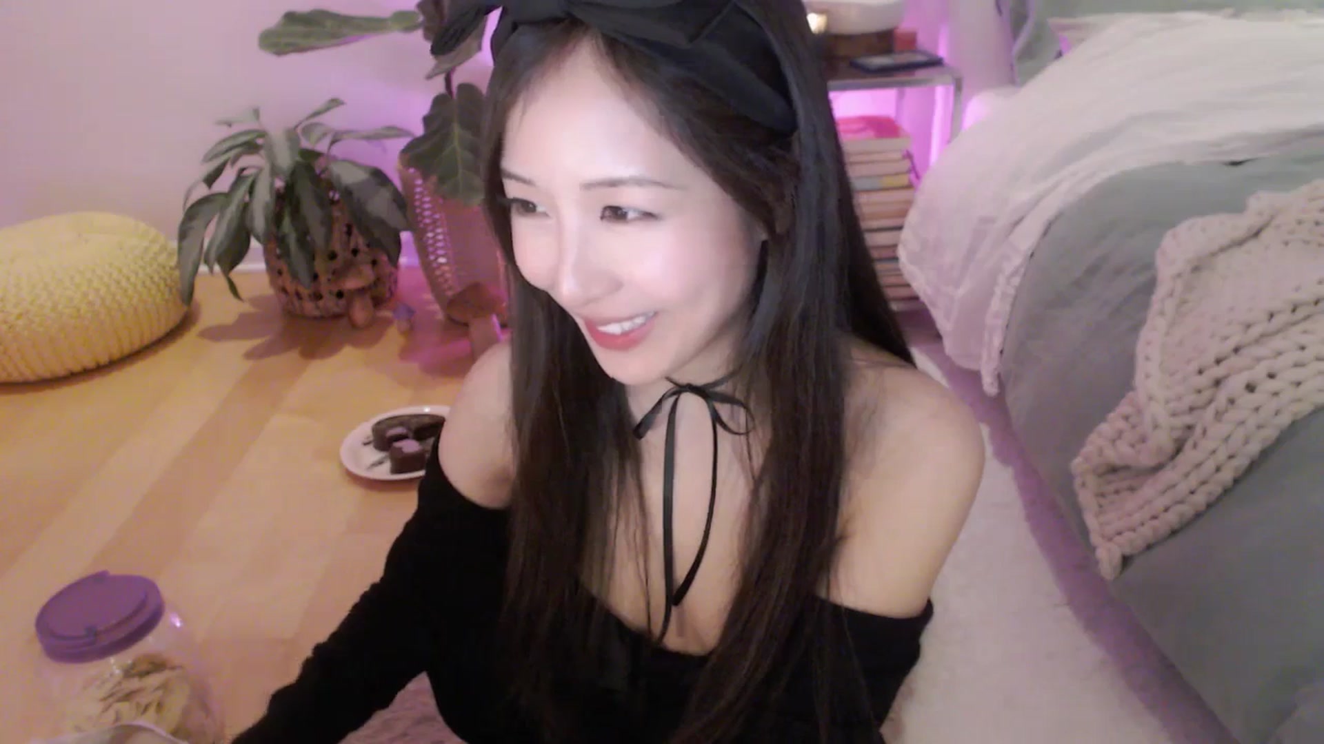 Gallery image thumbnail from AnaMei's myfreecams stream on, 02/15/2024, 07:28 image 10 of 20