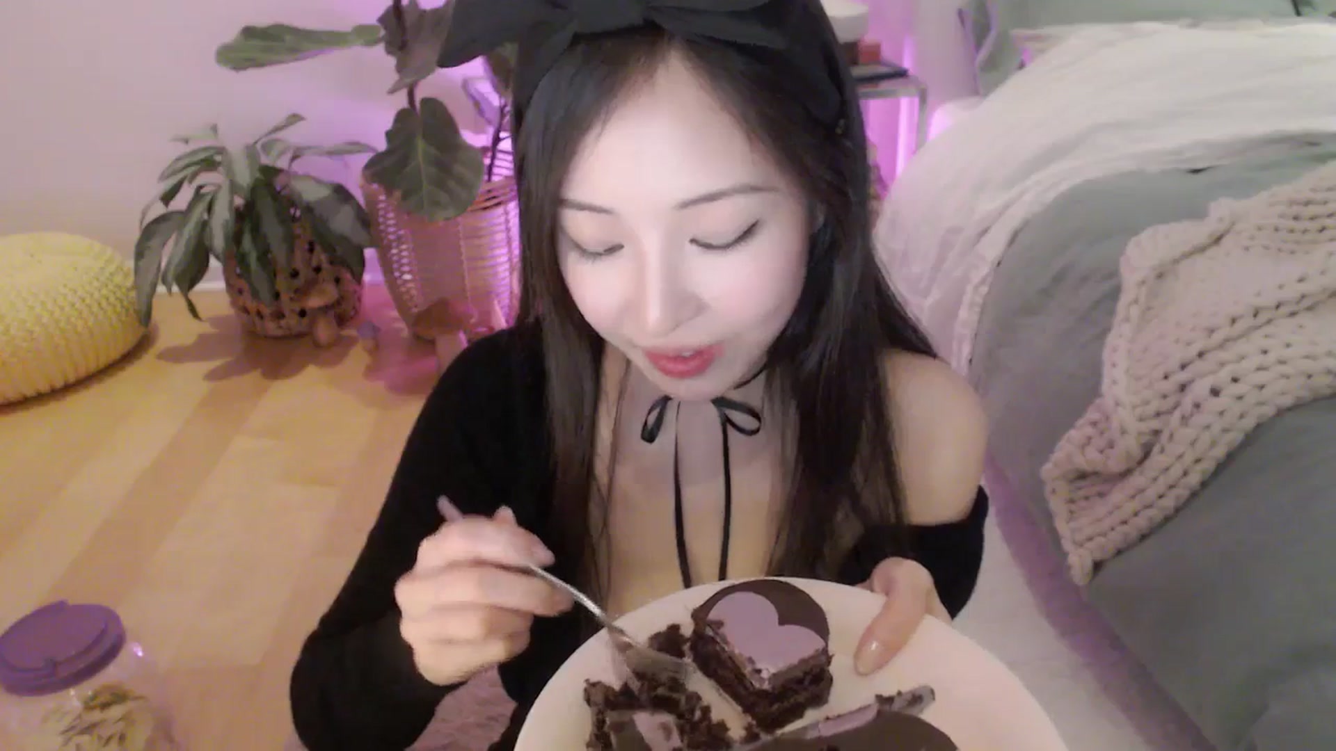 Gallery image thumbnail from AnaMei's myfreecams stream on, 02/15/2024, 07:28 image 2 of 20