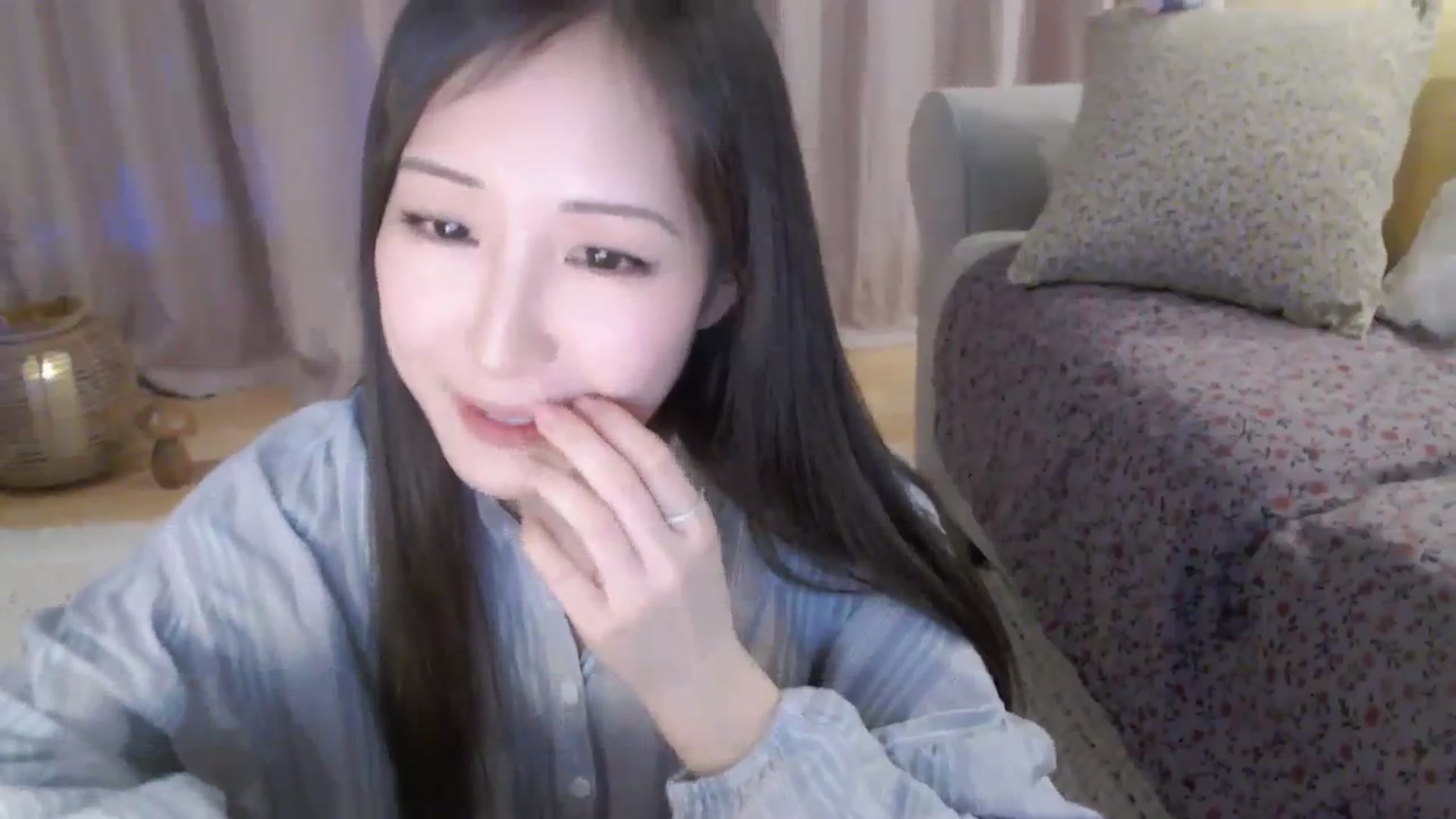 Gallery image thumbnail from AnaMei's myfreecams stream on, 04/14/2024, 03:53 image 14 of 20