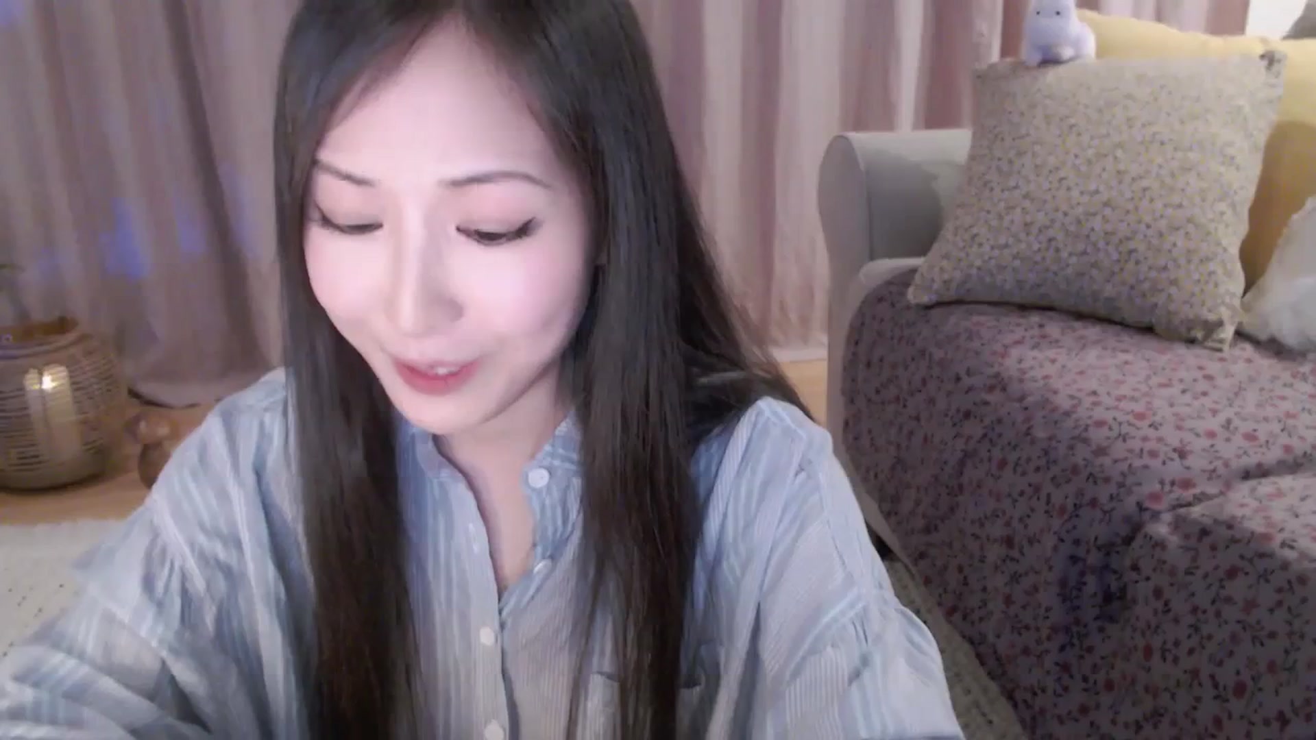 Gallery image thumbnail from AnaMei's myfreecams stream on, 04/14/2024, 03:53 image 11 of 20