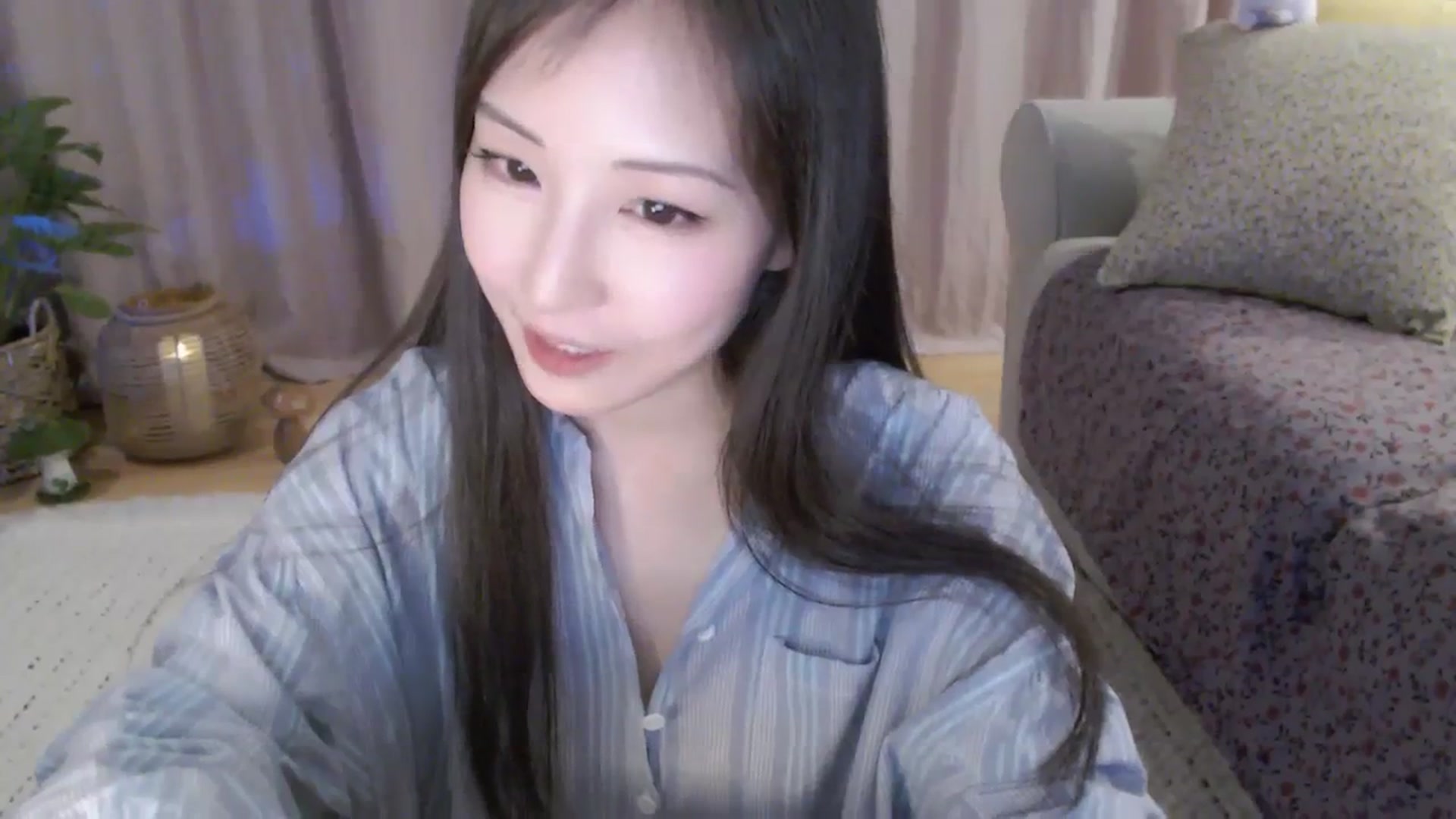 Gallery image thumbnail from AnaMei's myfreecams stream on, 04/14/2024, 05:00 image 11 of 20