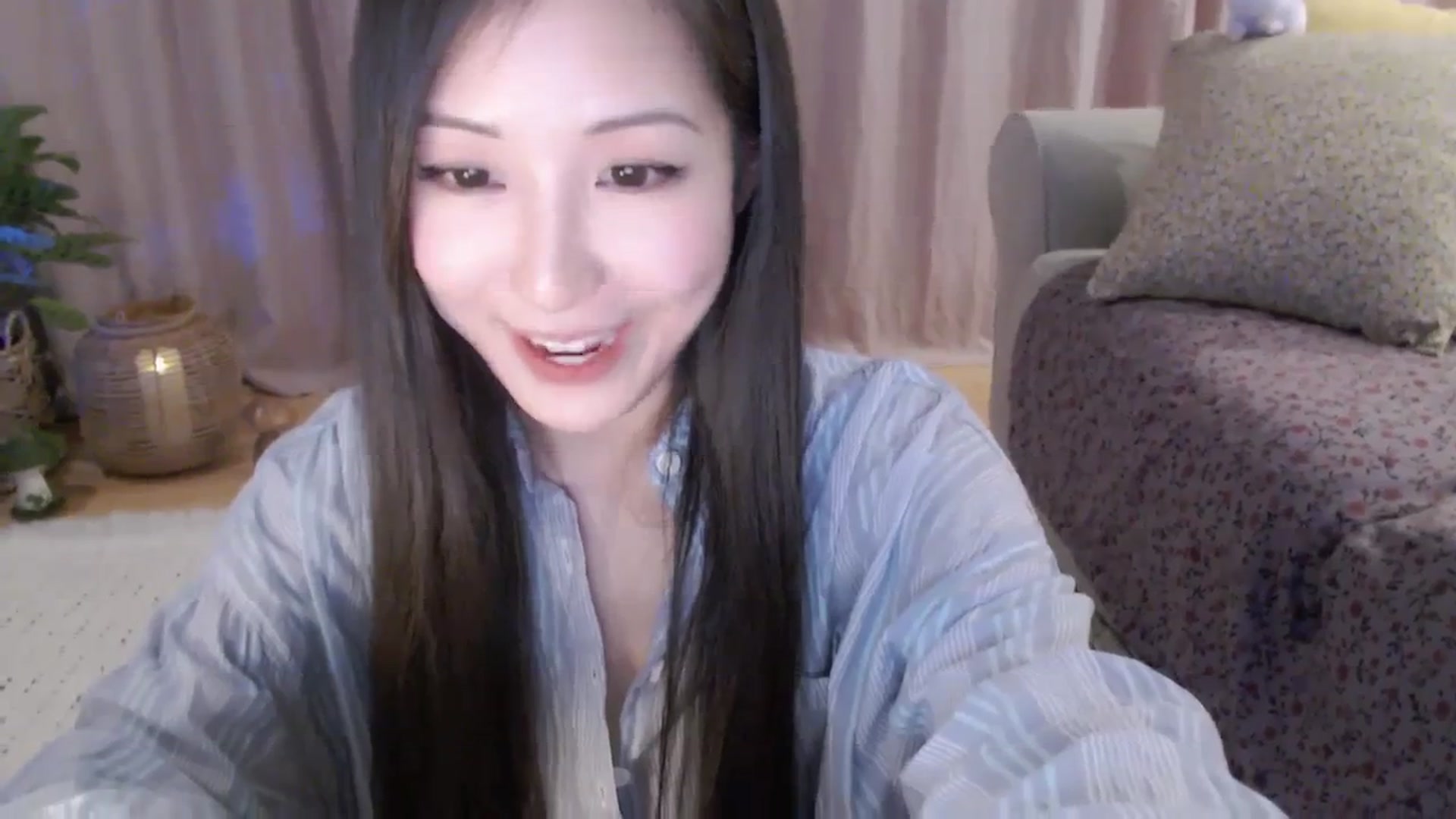 Gallery image thumbnail from AnaMei's myfreecams stream on, 04/14/2024, 05:00 image 16 of 20