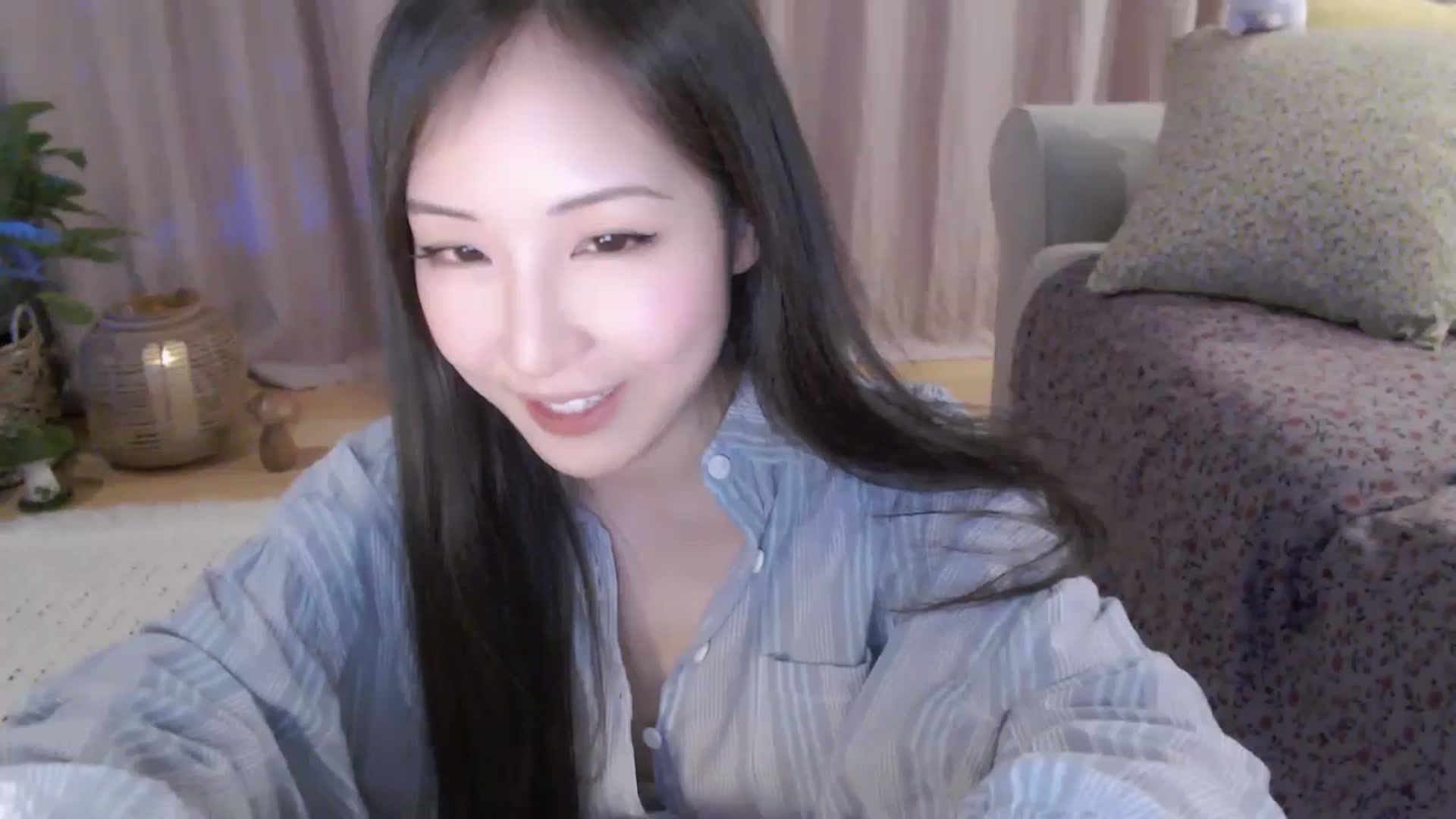 Gallery image thumbnail from AnaMei's myfreecams stream on, 04/14/2024, 05:00 image 5 of 20