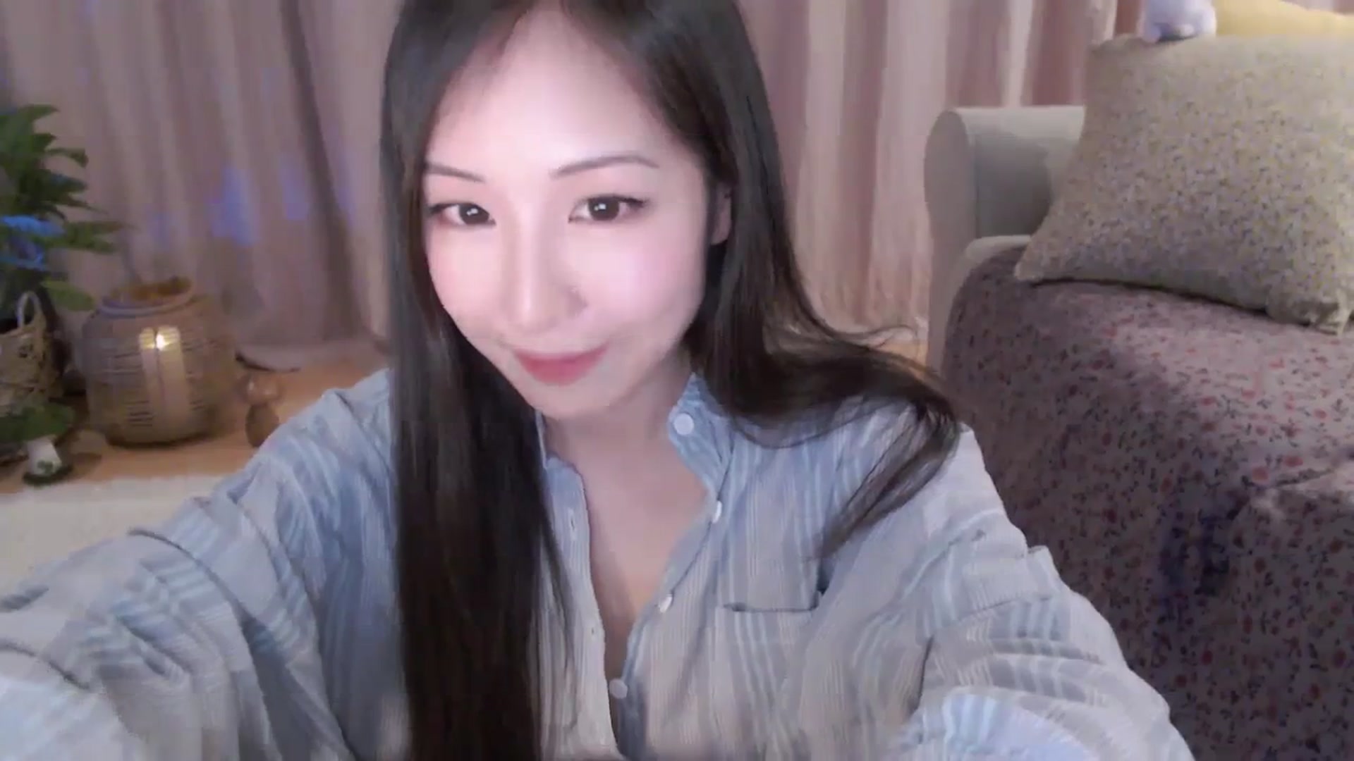 Gallery image thumbnail from AnaMei's myfreecams stream on, 04/14/2024, 05:00 image 6 of 20