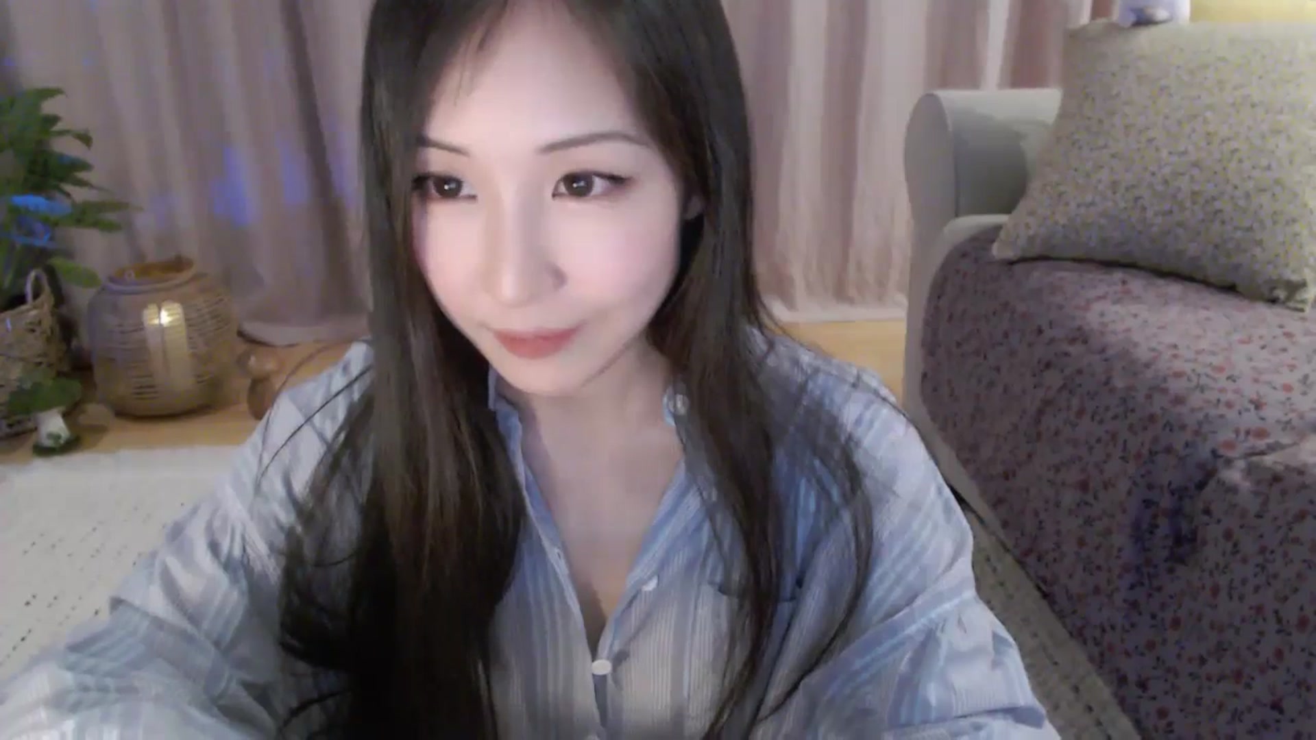 Gallery image thumbnail from AnaMei's myfreecams stream on, 04/14/2024, 05:00 image 12 of 20
