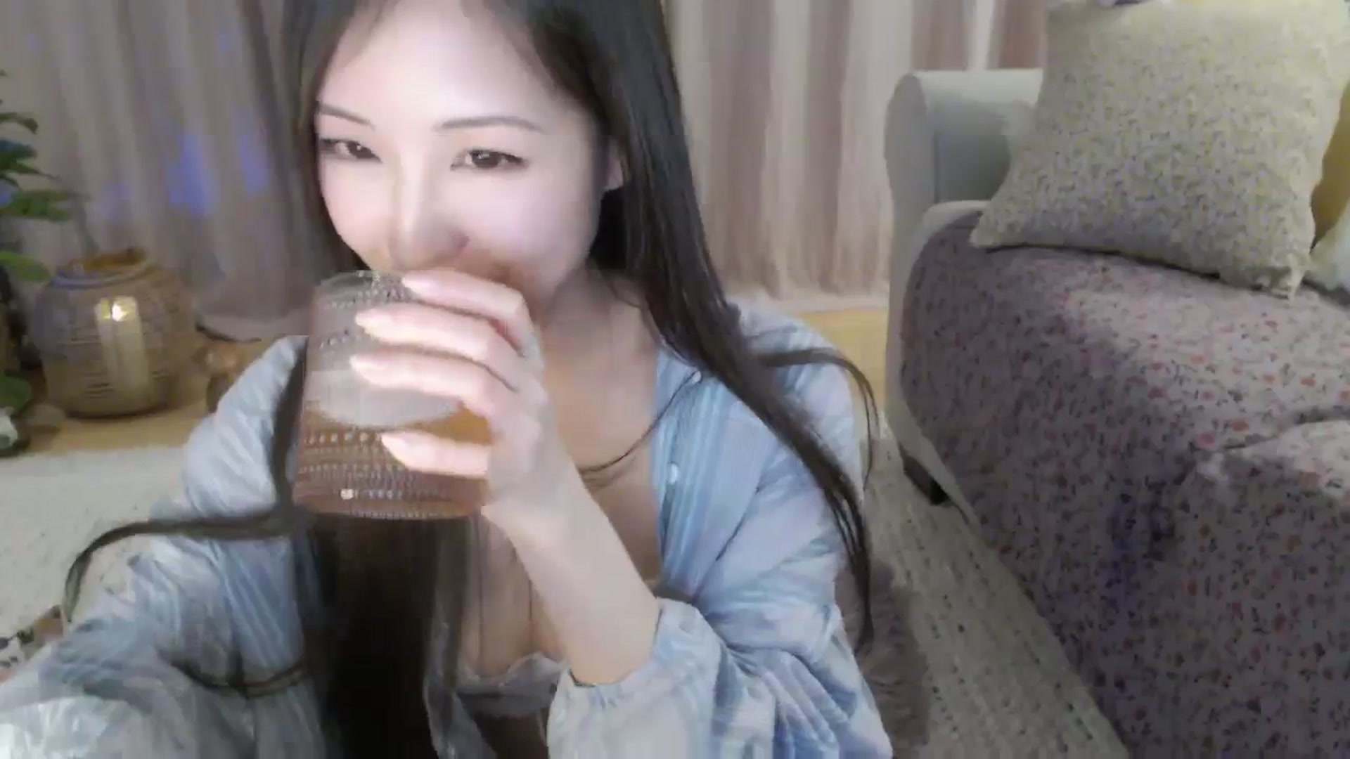 Gallery image thumbnail from AnaMei's myfreecams stream on, 04/14/2024, 06:20 image 4 of 20
