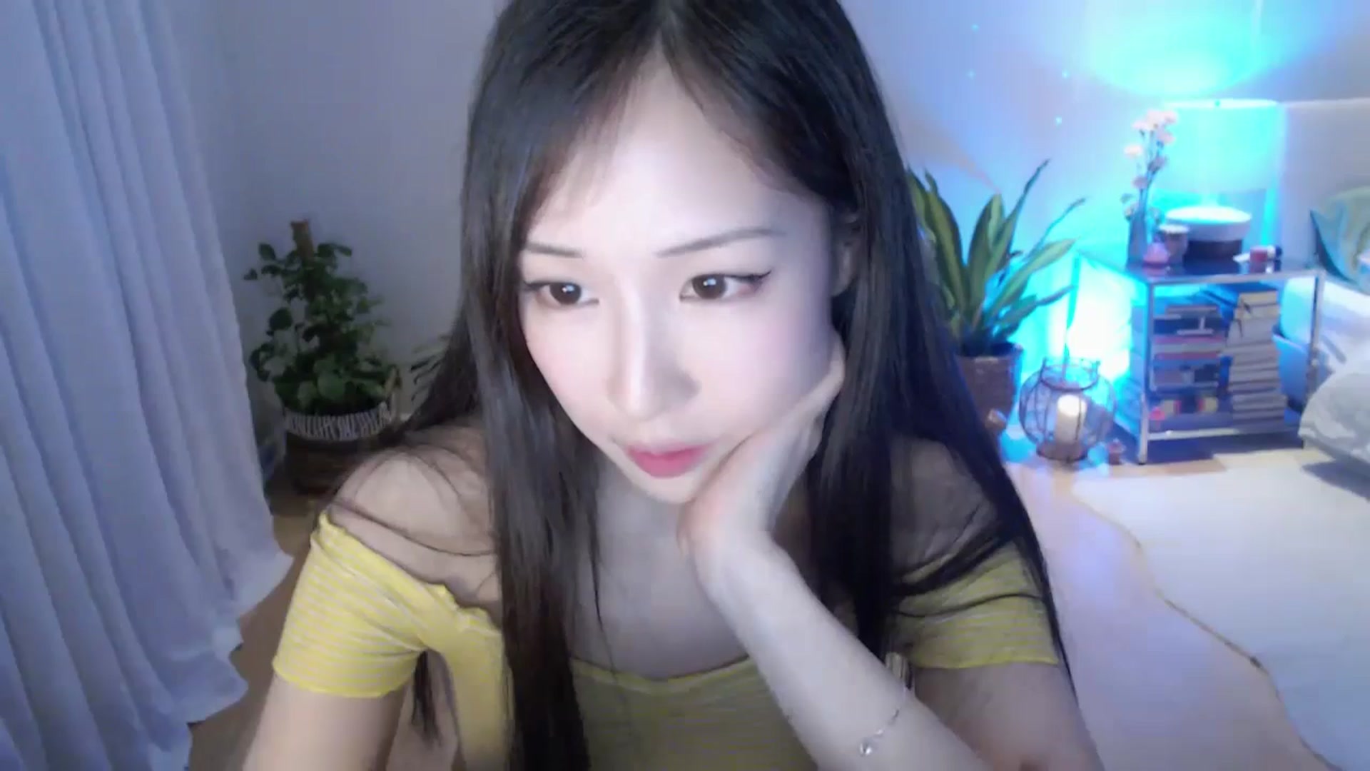 Gallery image thumbnail from AnaMei's myfreecams stream on, 04/21/2024, 04:09 image 5 of 20