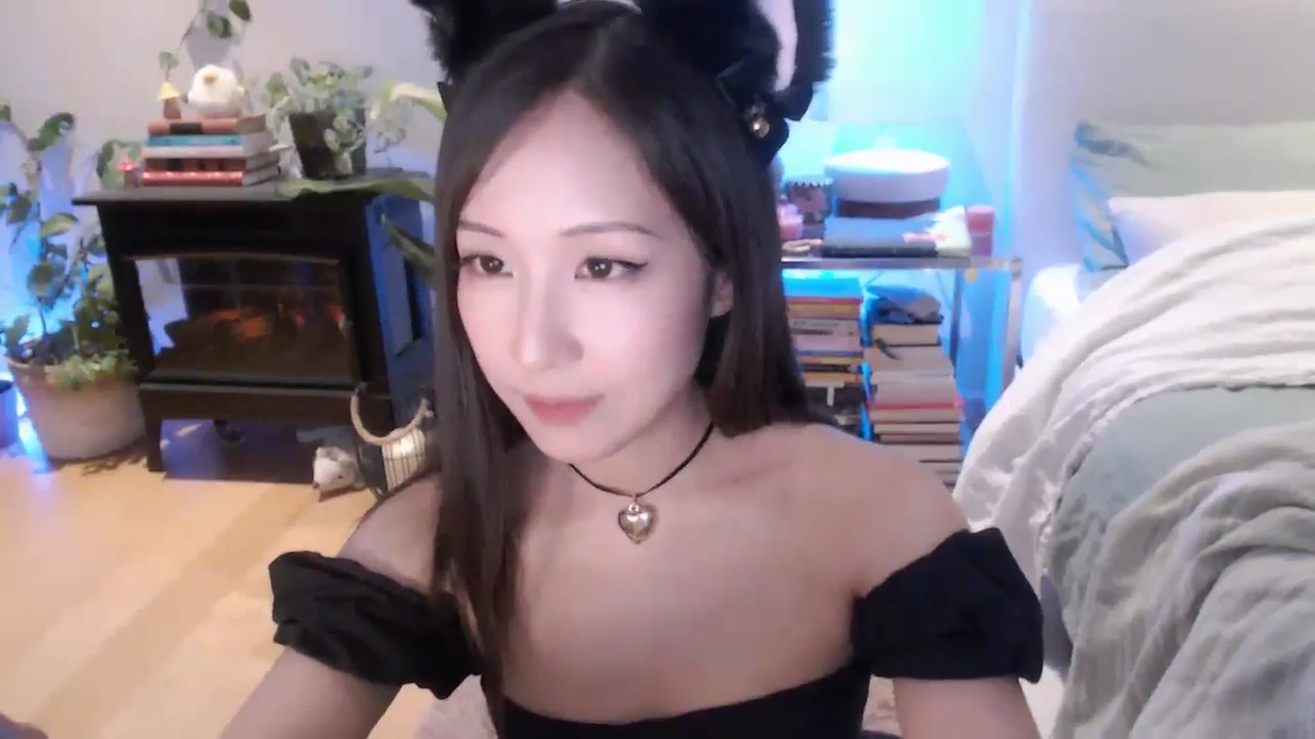 Gallery image thumbnail from AnaMei's myfreecams stream on, 09/22/2024, 05:29 image 16 of 20