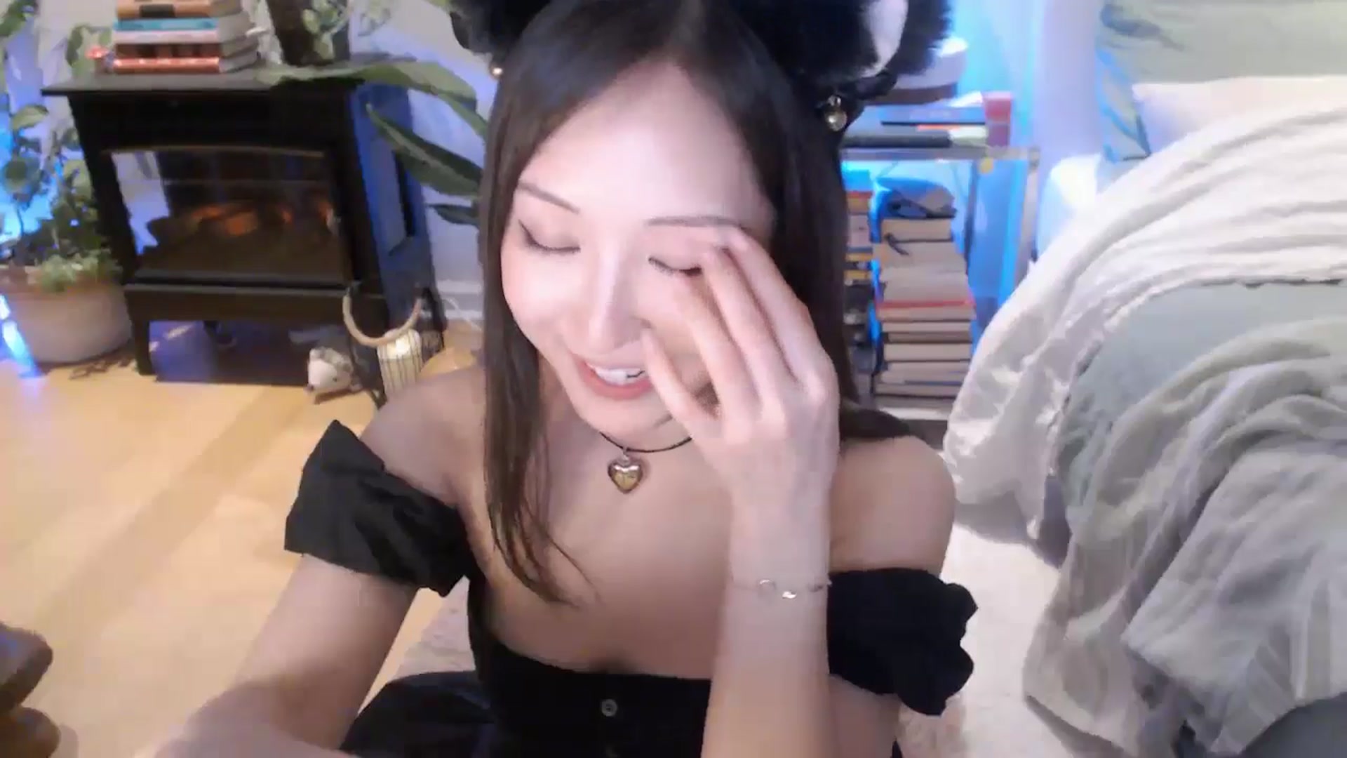 Gallery image thumbnail from AnaMei's myfreecams stream on, 09/22/2024, 05:29 image 6 of 20