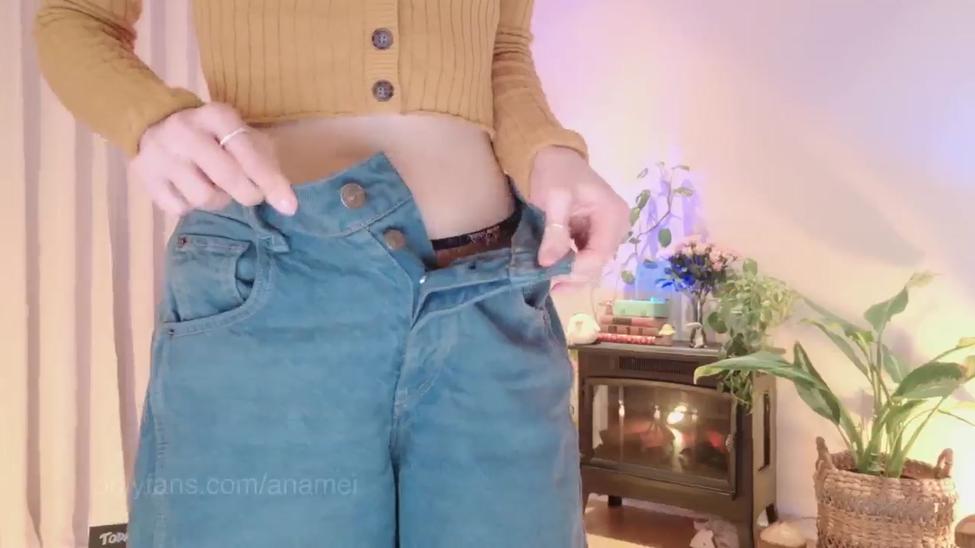 Gallery image thumbnail from AnaMei's myfreecams stream on, 03/16/2025, 06:29 image 8 of 20