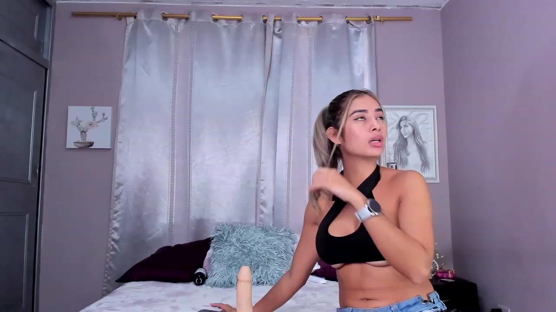 Gallery image thumbnail from AnaRosas's myfreecams stream on, 08/16/2023, 15:20 image 4 of 20