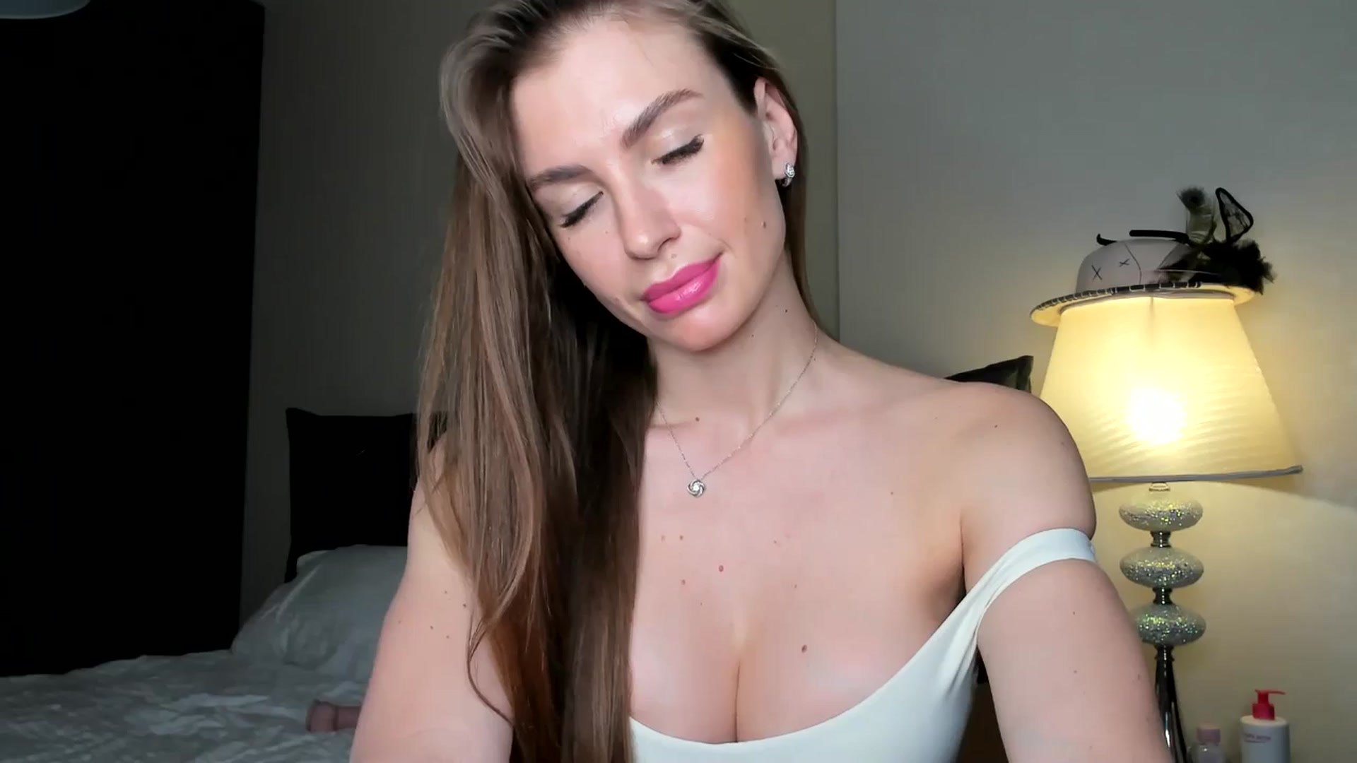 Gallery image thumbnail from AnaStyx's myfreecams stream on, 05/03/2024, 16:33 image 13 of 20