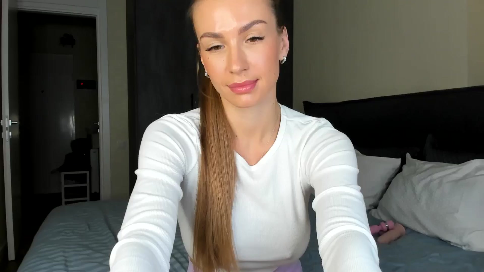 Gallery image thumbnail from AnaStyx's myfreecams stream on, 10/14/2024, 15:56 image 12 of 20