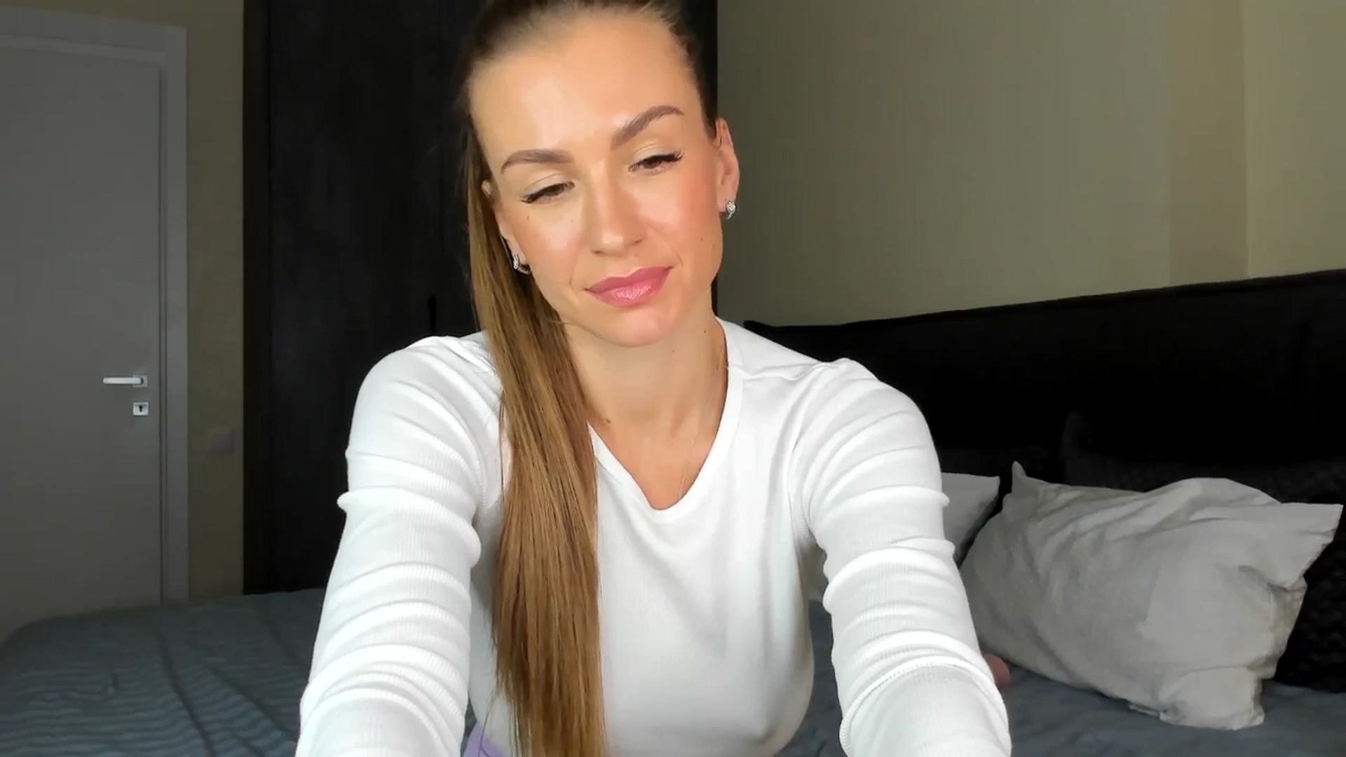 Gallery image thumbnail from AnaStyx's myfreecams stream on, 10/14/2024, 18:15 image 11 of 20