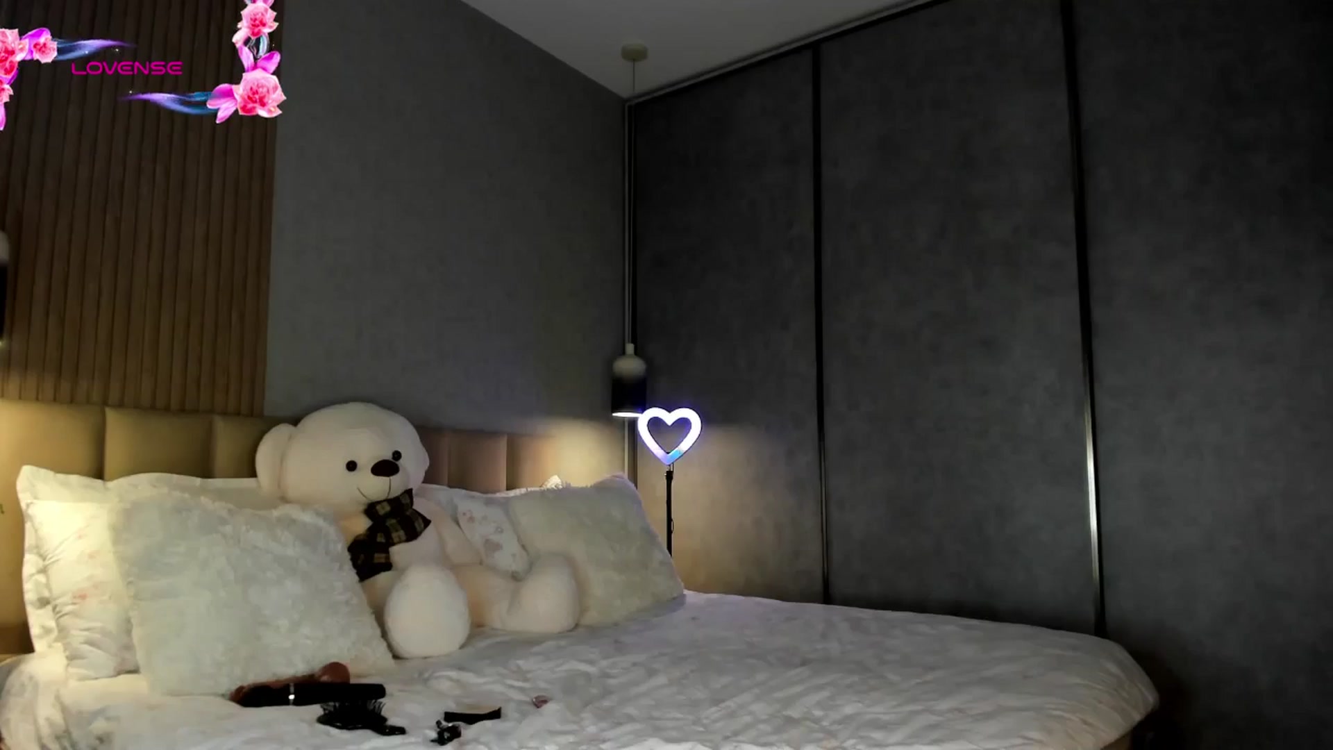 Gallery image thumbnail from AnaStyx's myfreecams stream on, 03/06/2026, 16:58 image 13 of 20