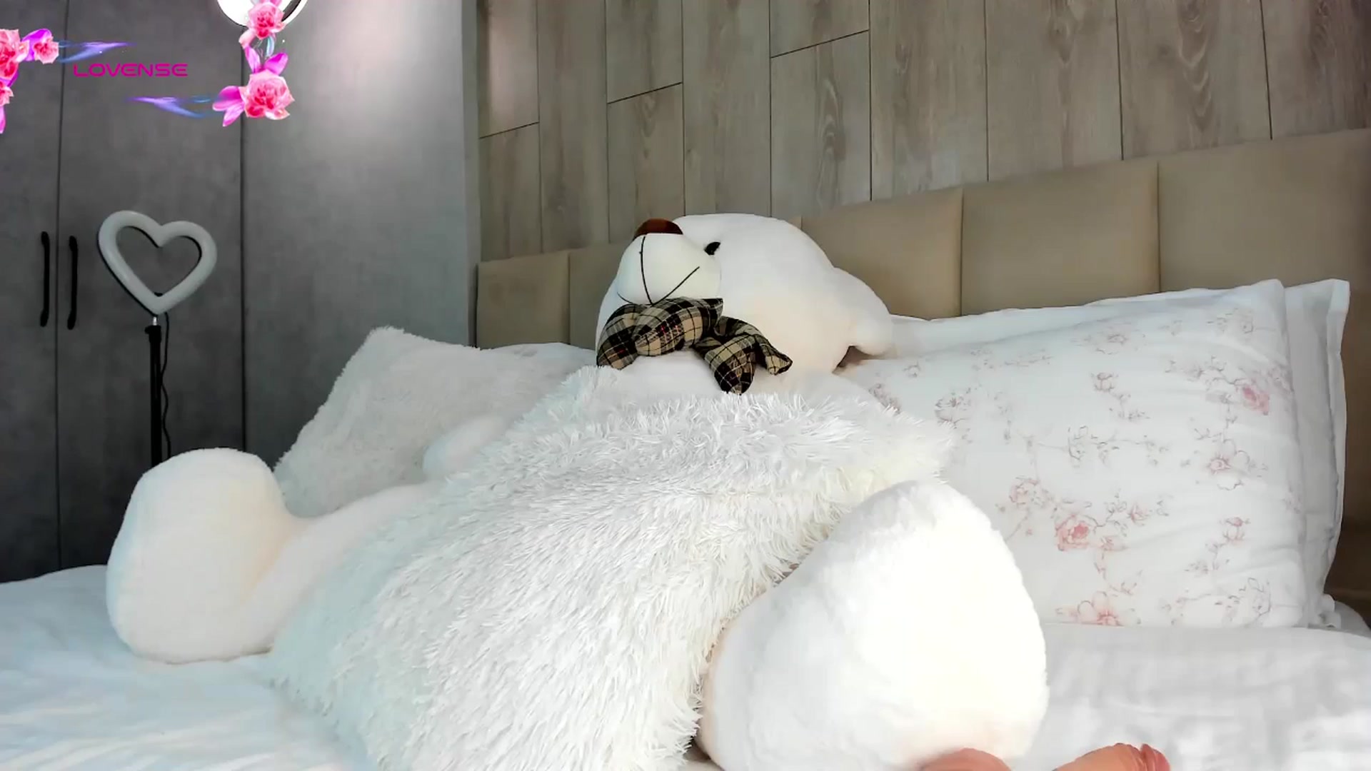 Gallery image thumbnail from AnaStyx's myfreecams stream on, 03/26/2026, 14:31 image 16 of 20