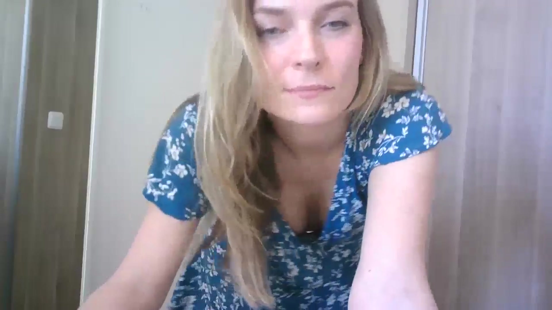 Gallery image thumbnail from Ana_Alexis's myfreecams stream on, 06/25/2024, 09:01 image 10 of 20