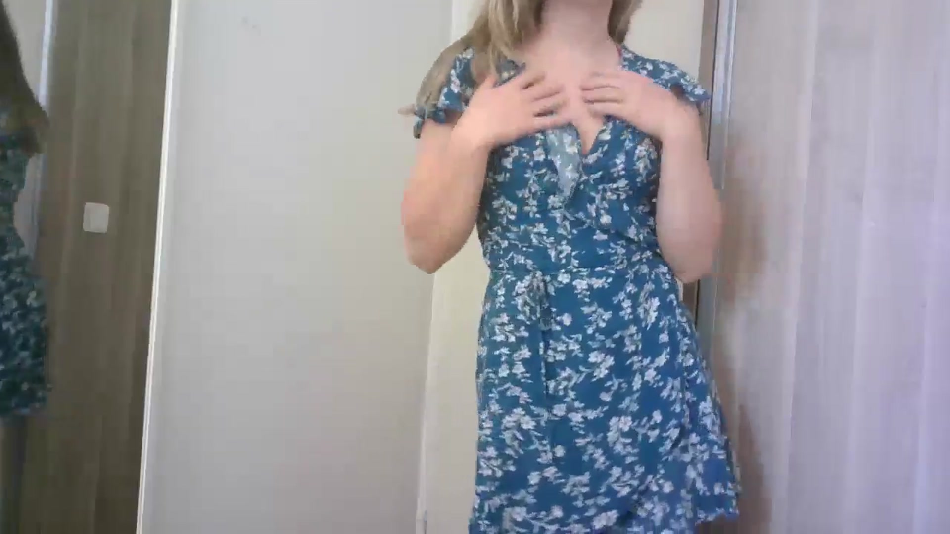 Gallery image thumbnail from Ana_Alexis's myfreecams stream on, 06/25/2024, 09:01 image 12 of 20